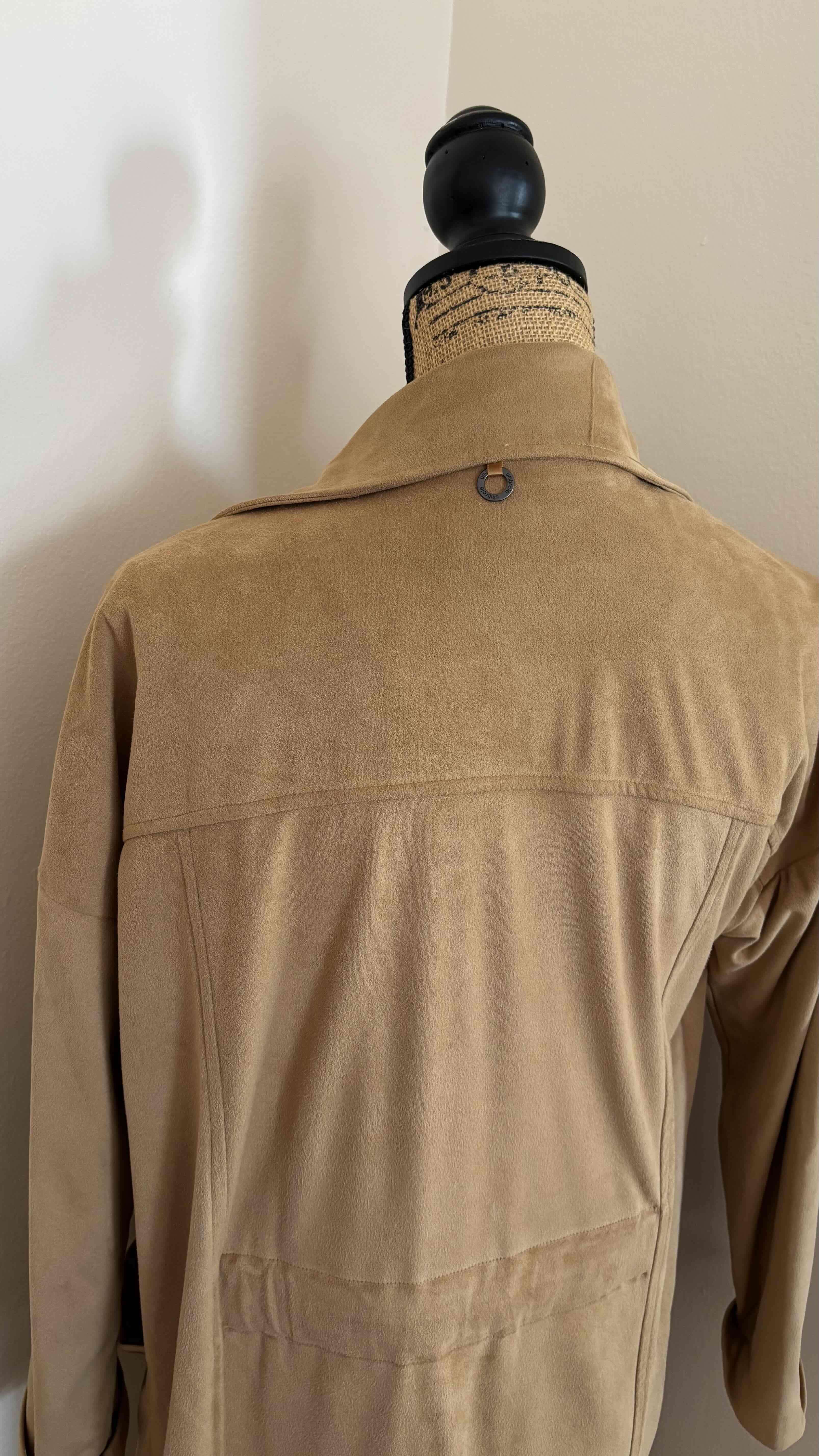 Abrigo beige de mujer - miniatura 3