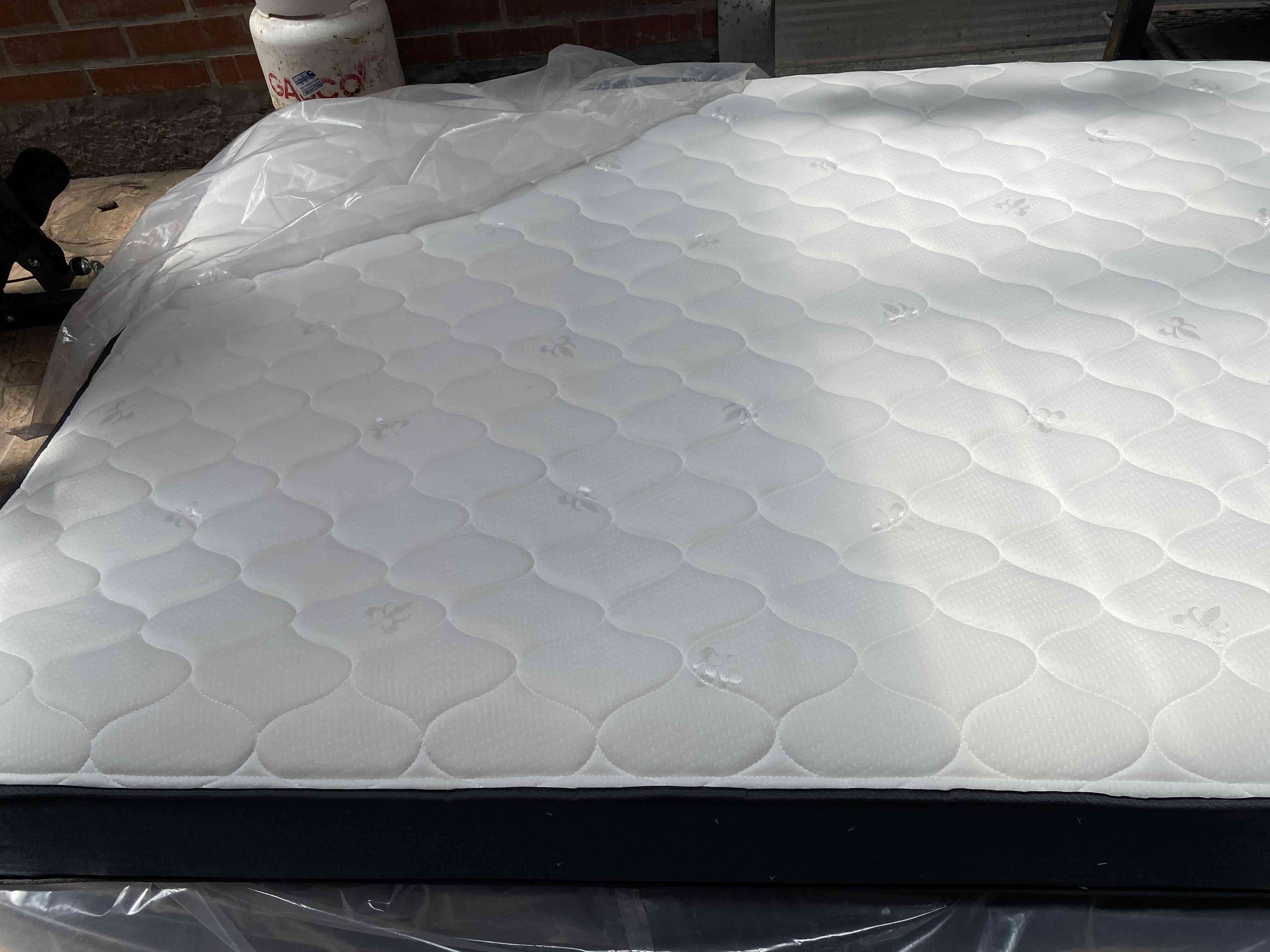 Cama  matrimonial semi nuevo - miniatura 3