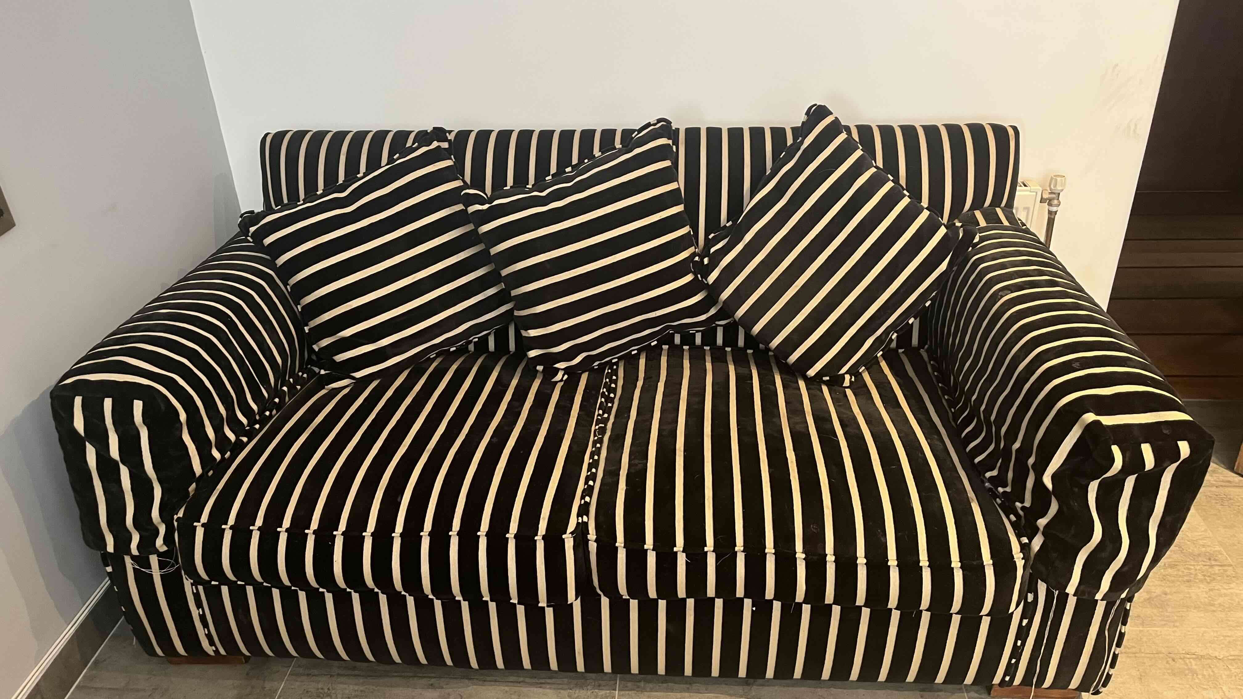 Sofá rayado blanco y negro - miniatura 3