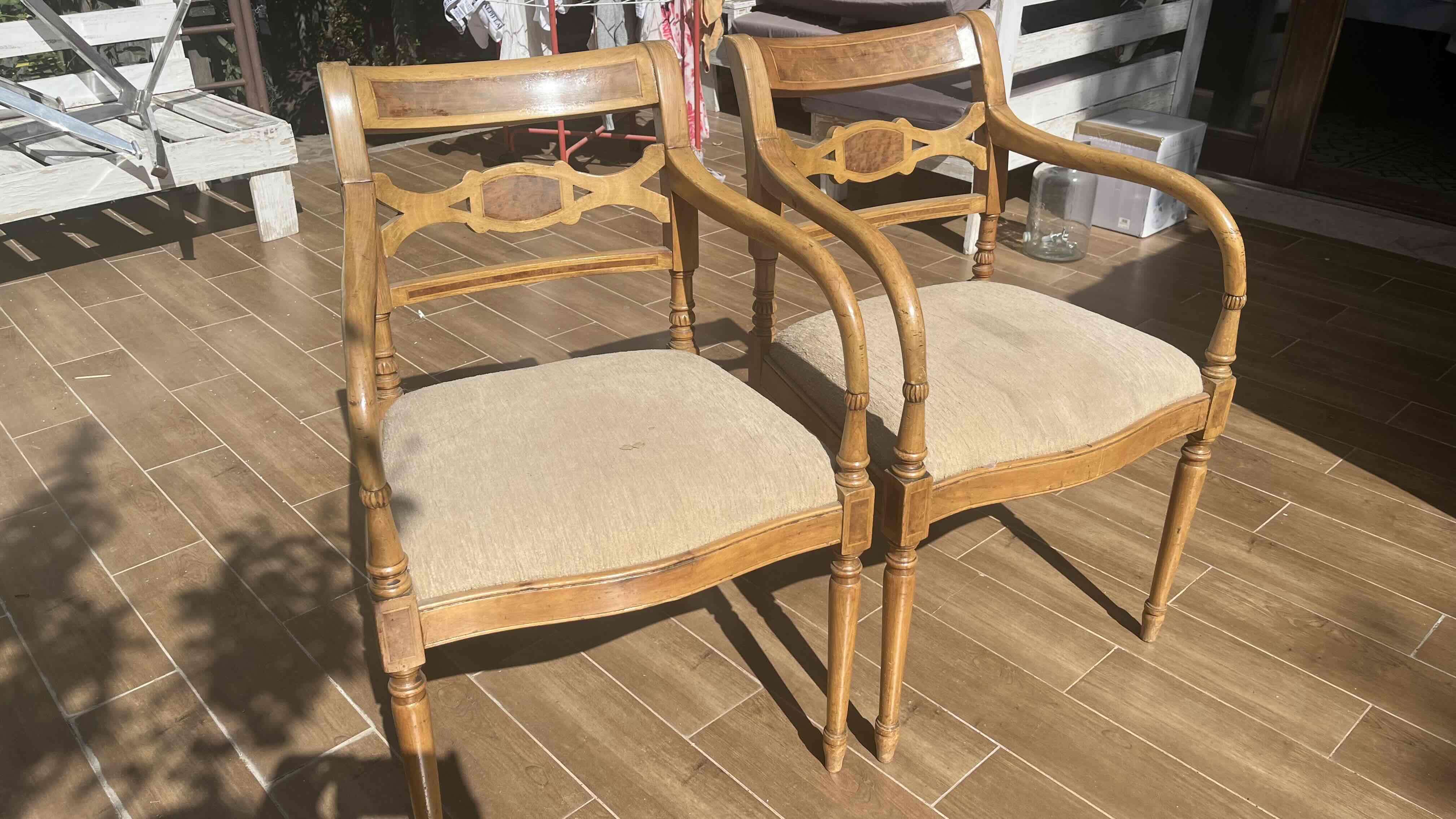 Sillas de madera clásicas - miniatura 1