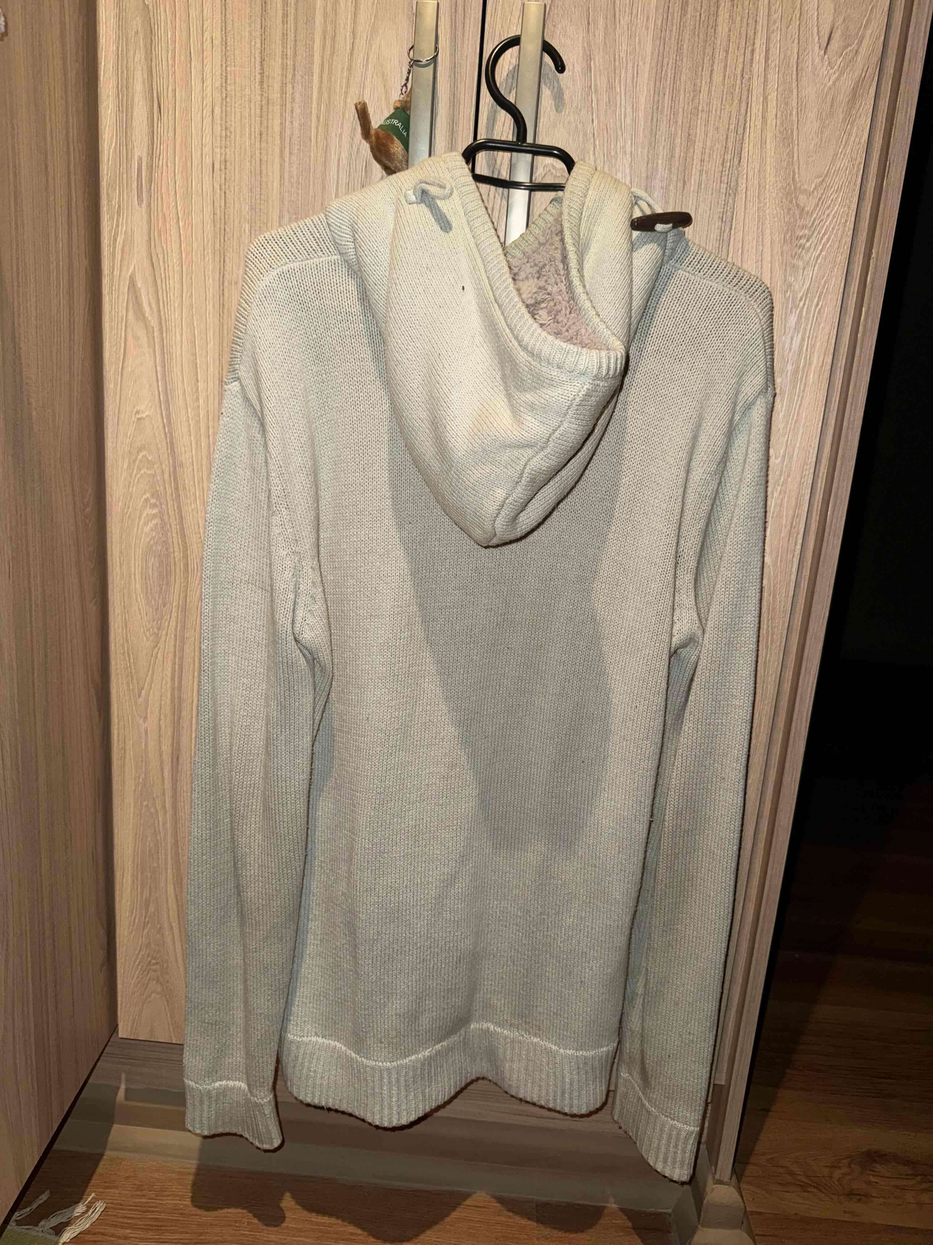 Suéter beige con capucha - miniatura 2