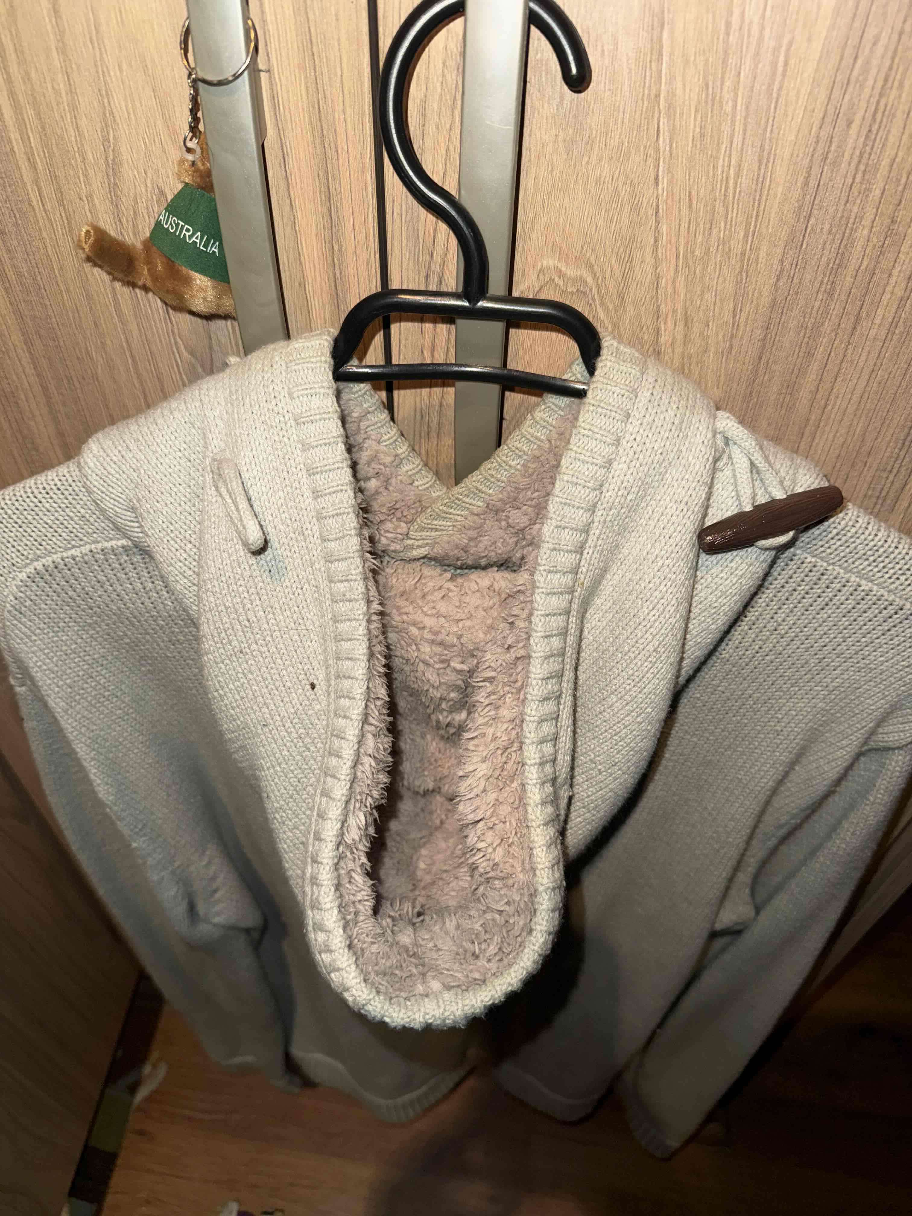 Suéter beige con capucha - miniatura 3