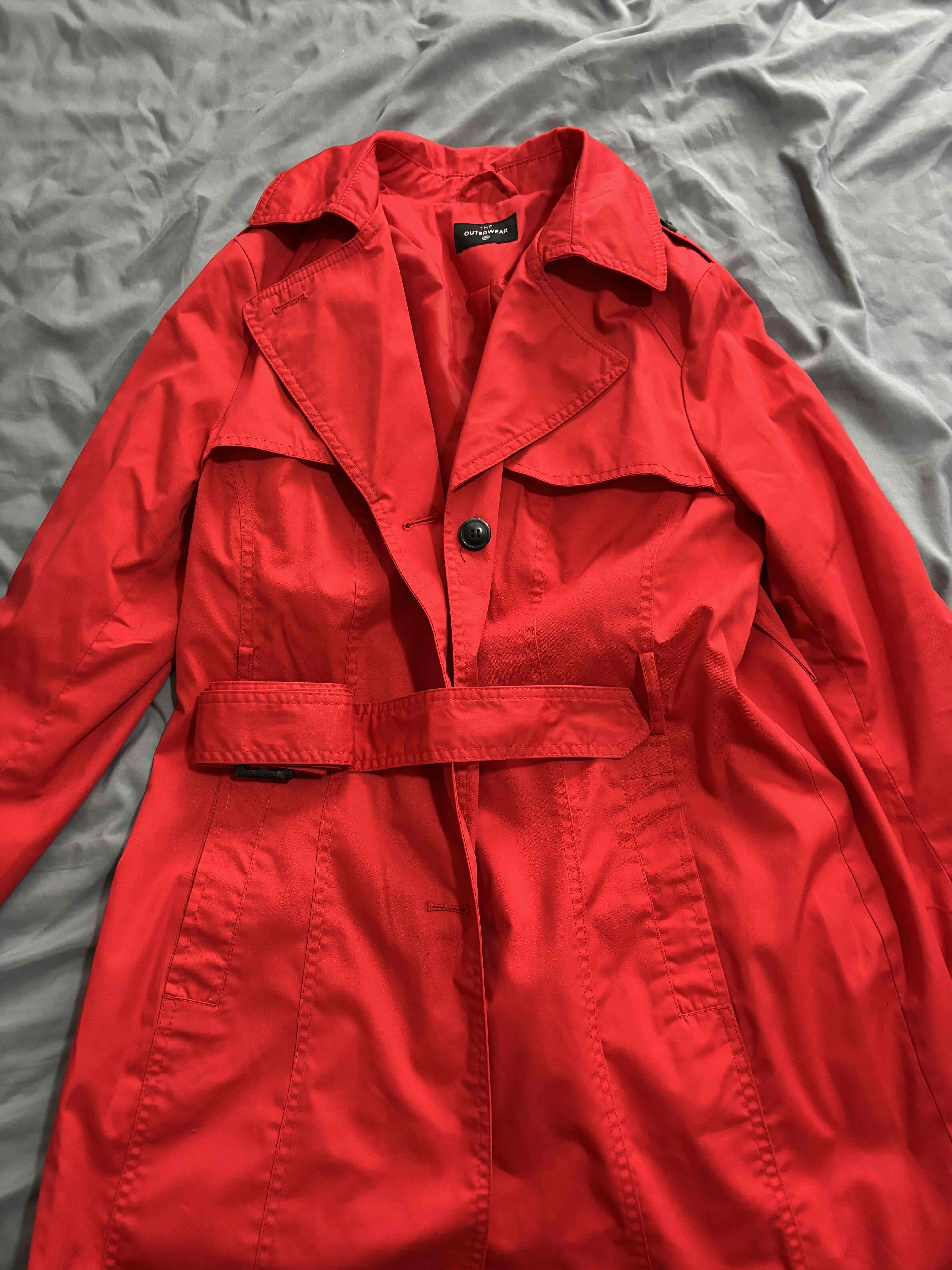 Trench rojo con cinturón - miniatura 2