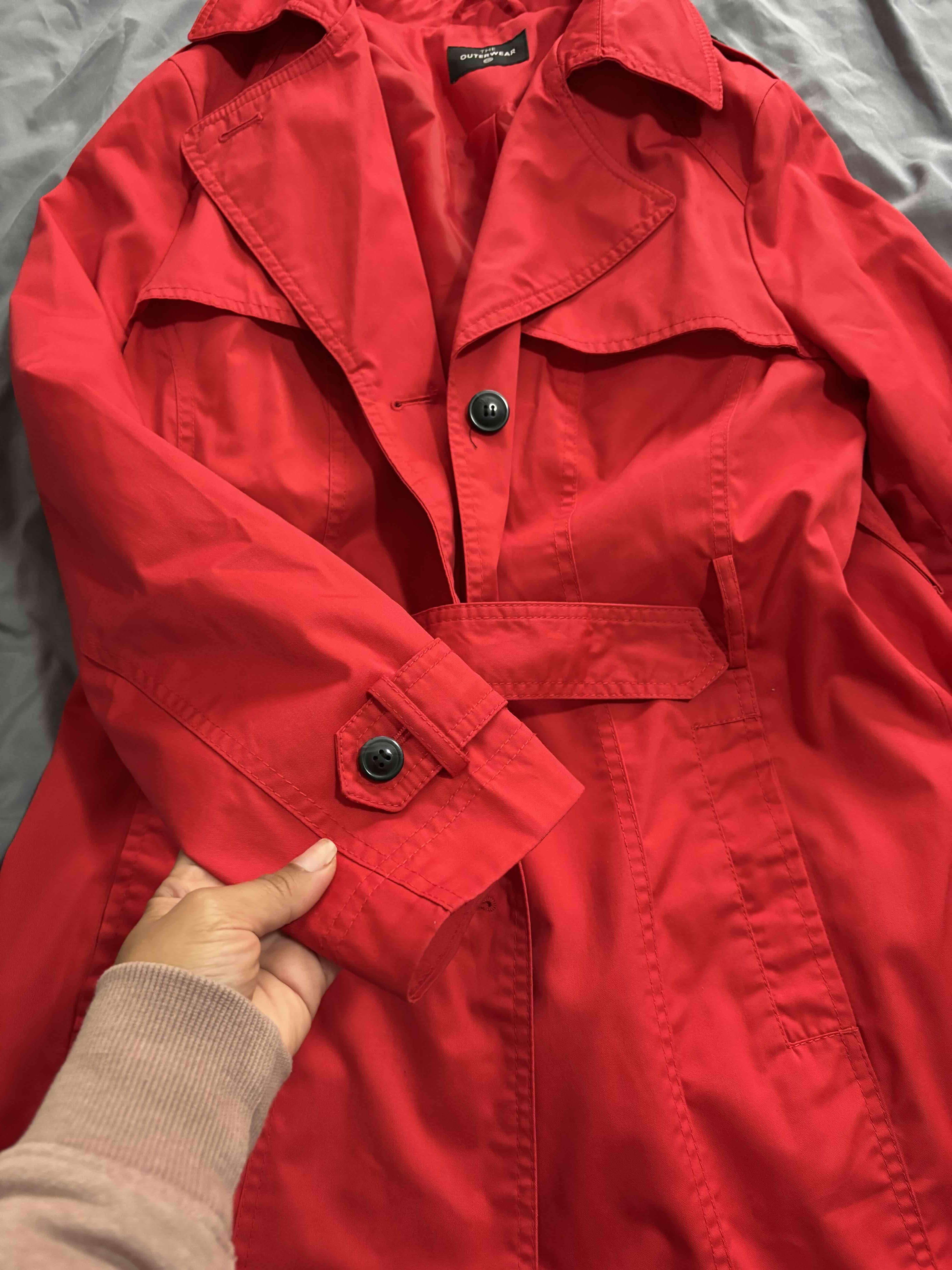 Trench rojo con cinturón - miniatura 3