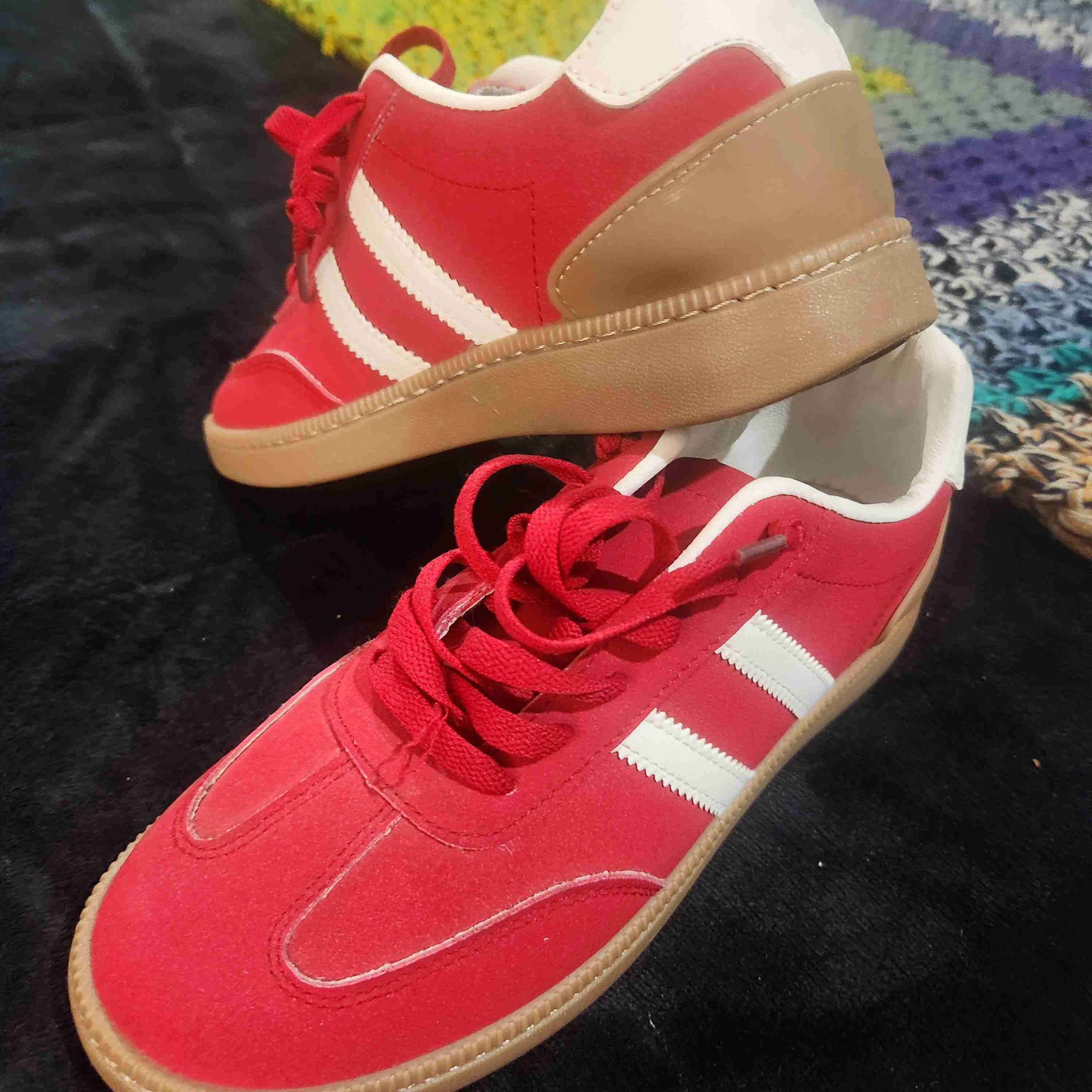 Zapatillas urbanas rojas - miniatura 2