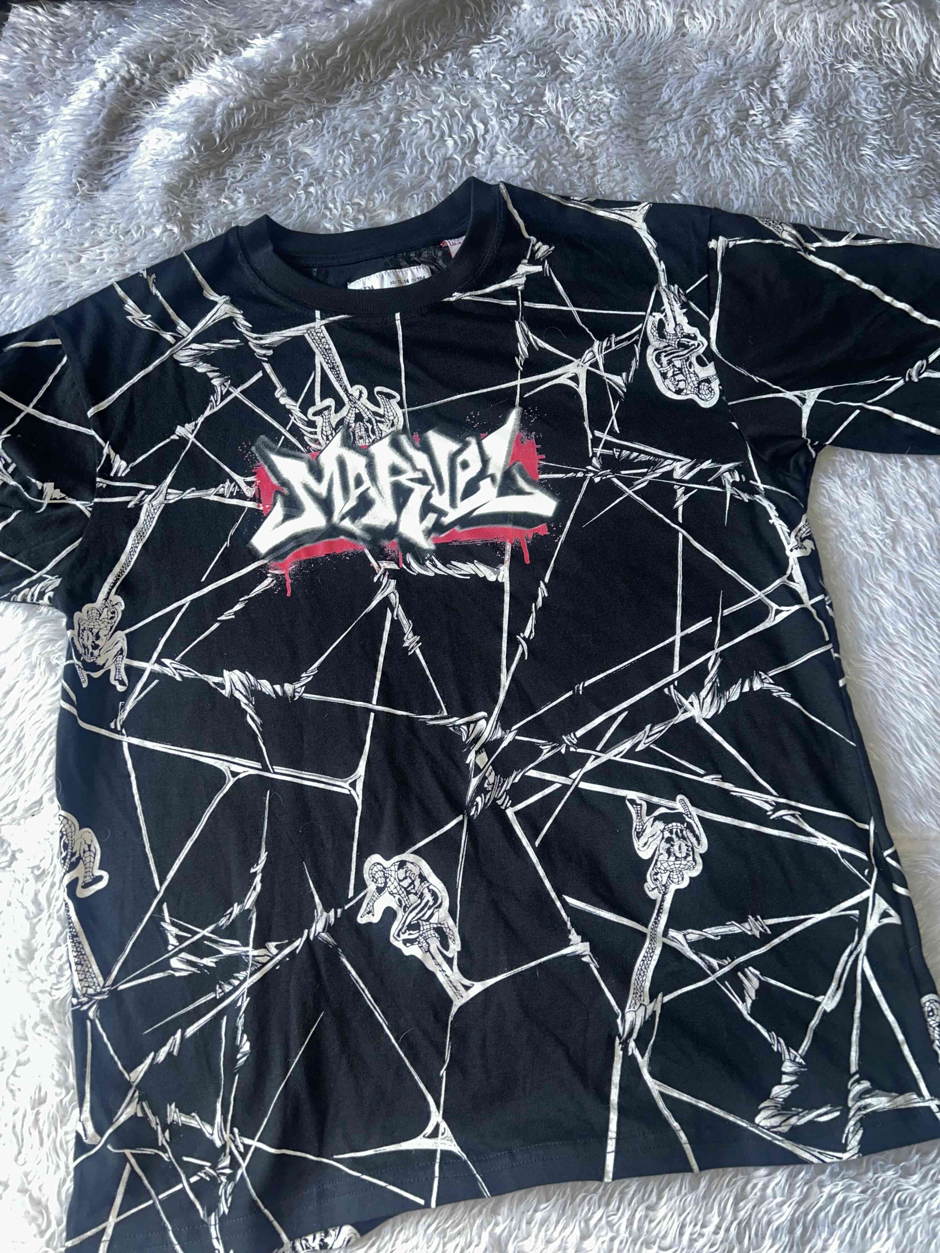 Polera negra con estampado de Marvel - miniatura 2