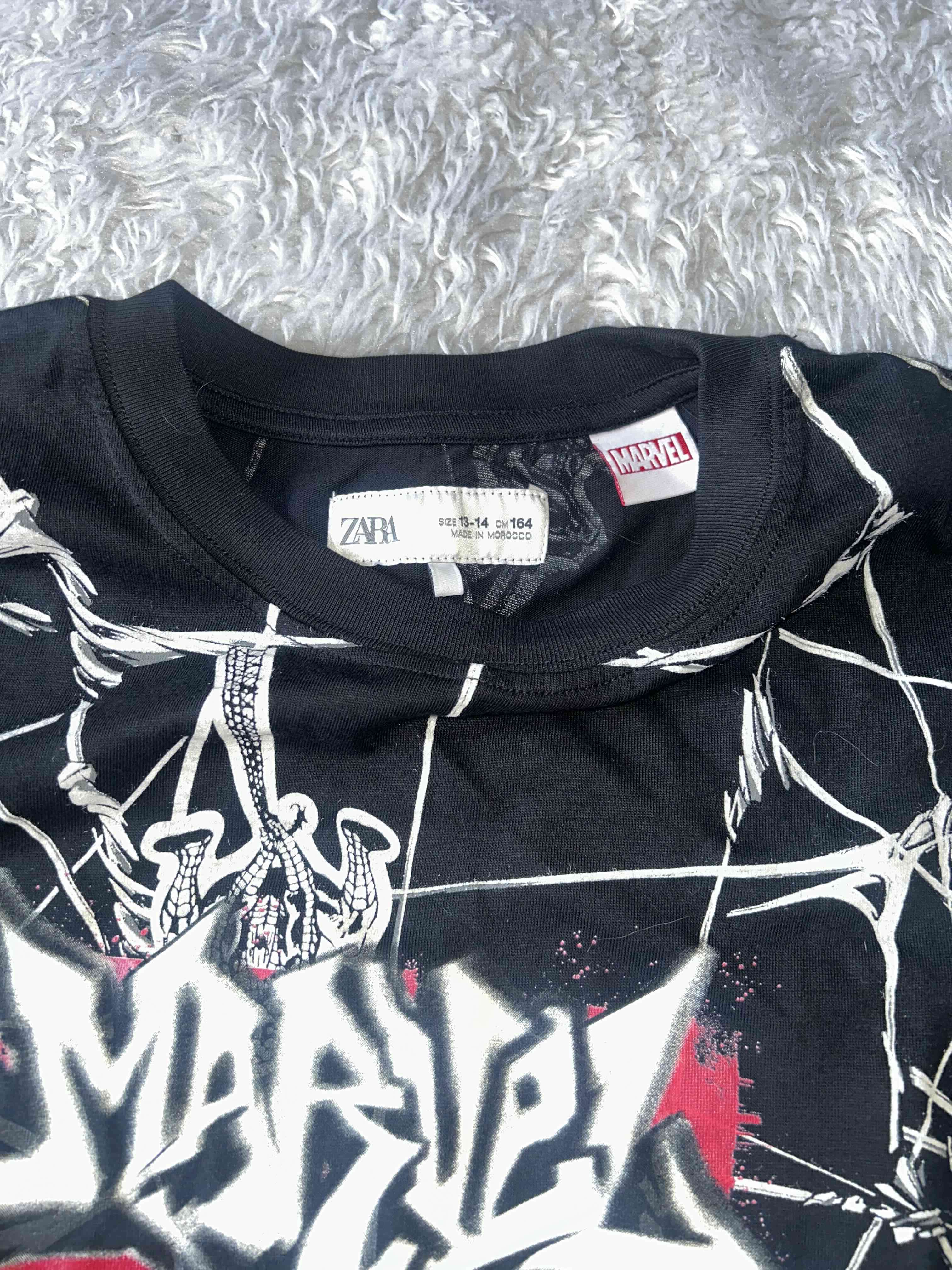 Polera negra con estampado de Marvel - miniatura 3