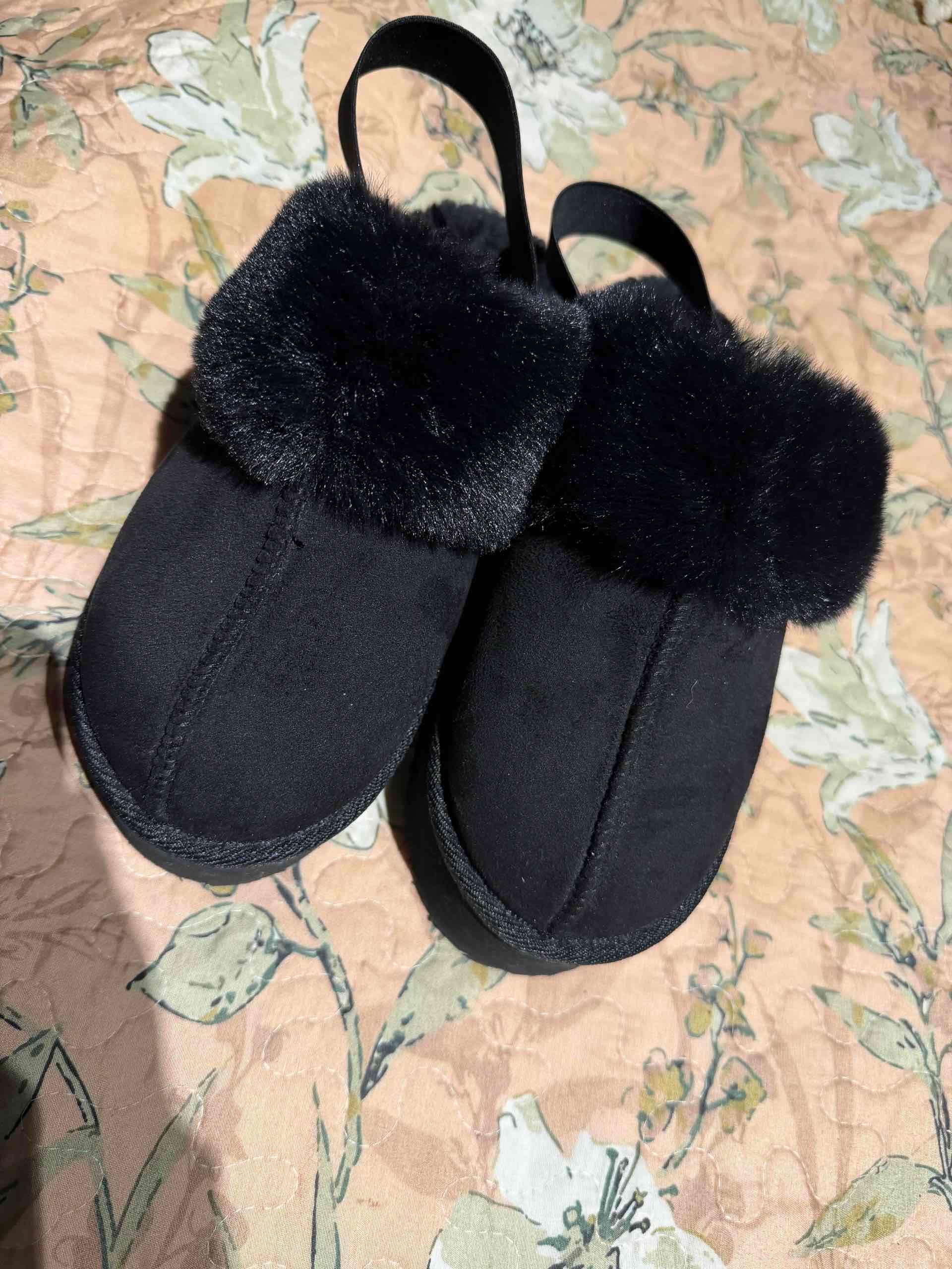 Pantuflas negras de felpa - miniatura 3