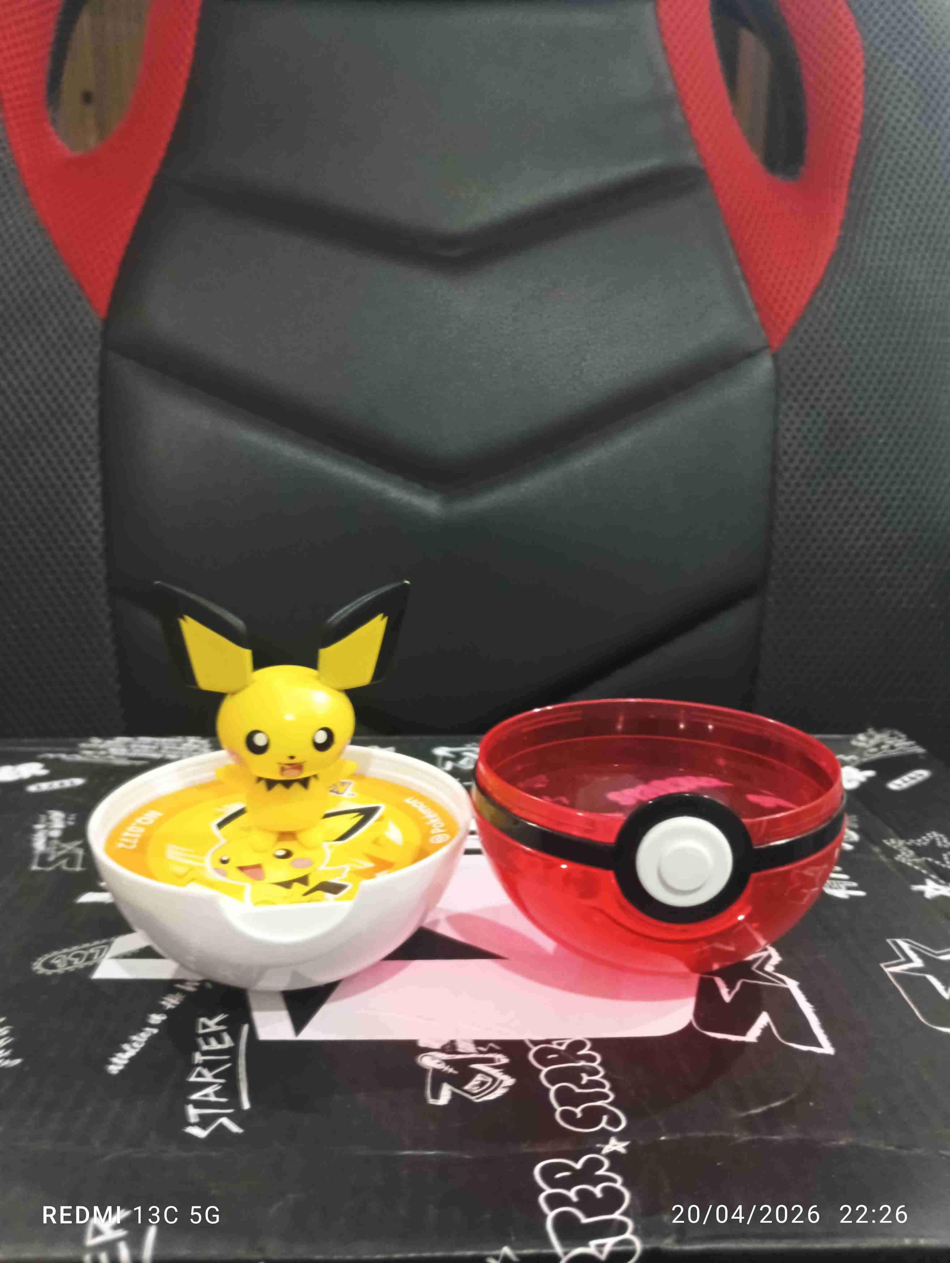 Figura Pichu con Pokebola - miniatura 1