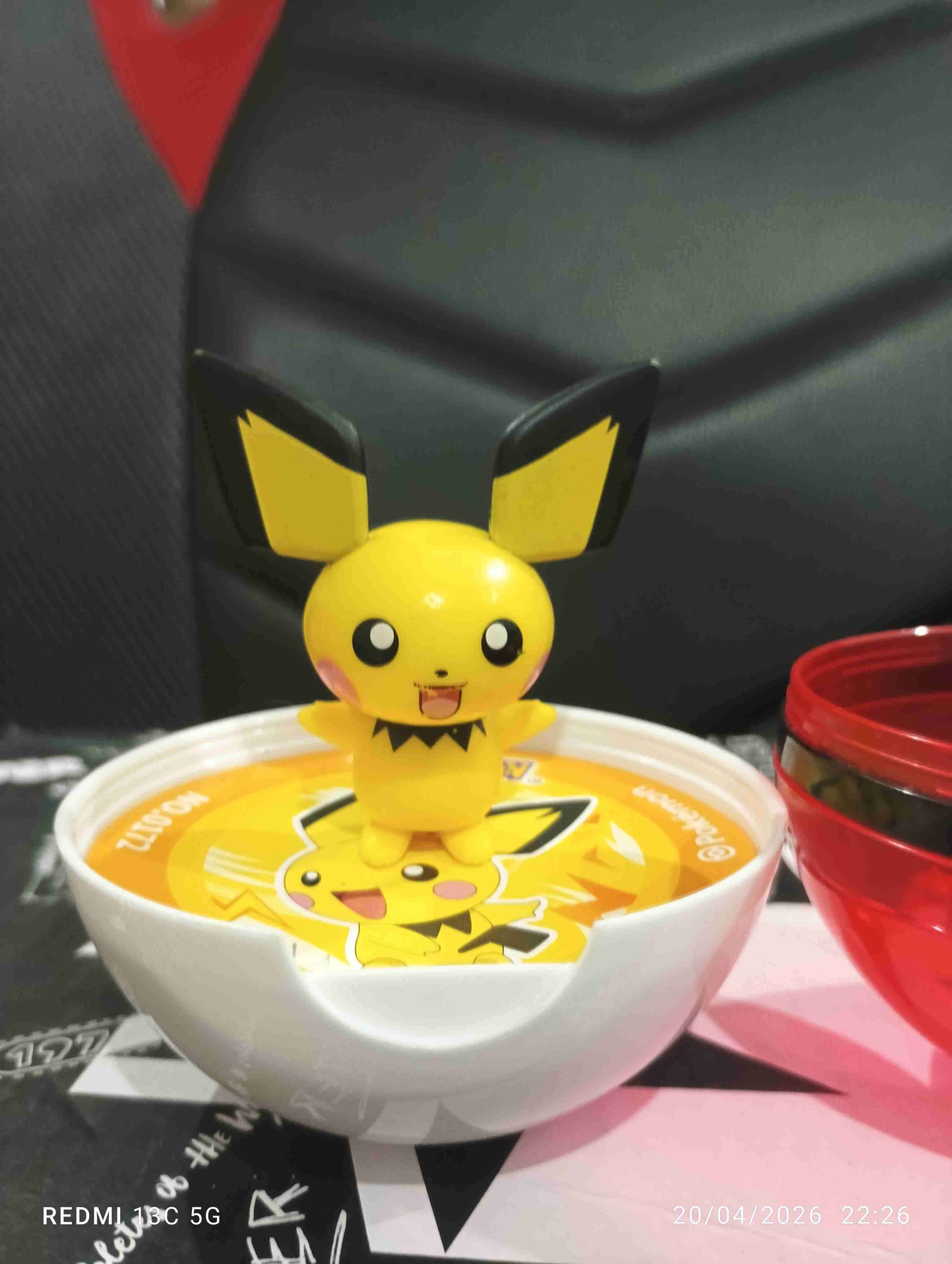 Figura Pichu con Pokebola - miniatura 2