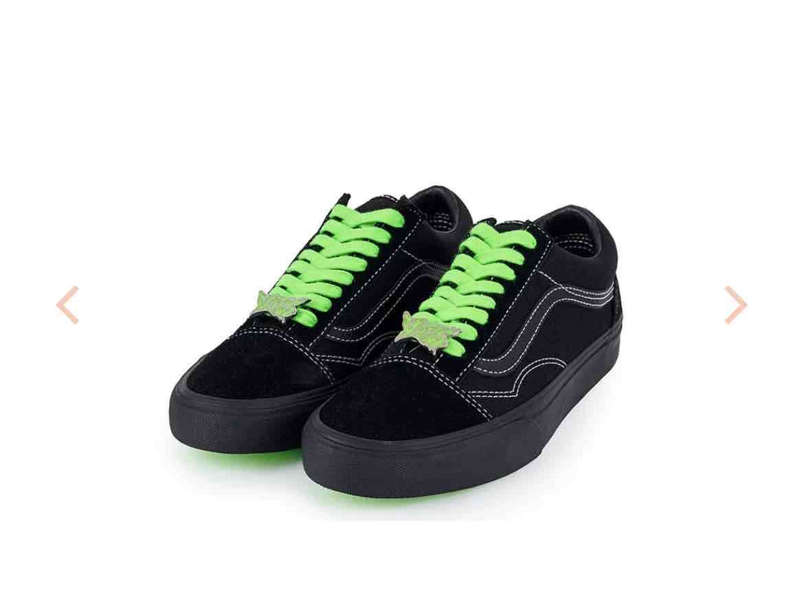 Zapatillas negras con cordones verdes - miniatura 2