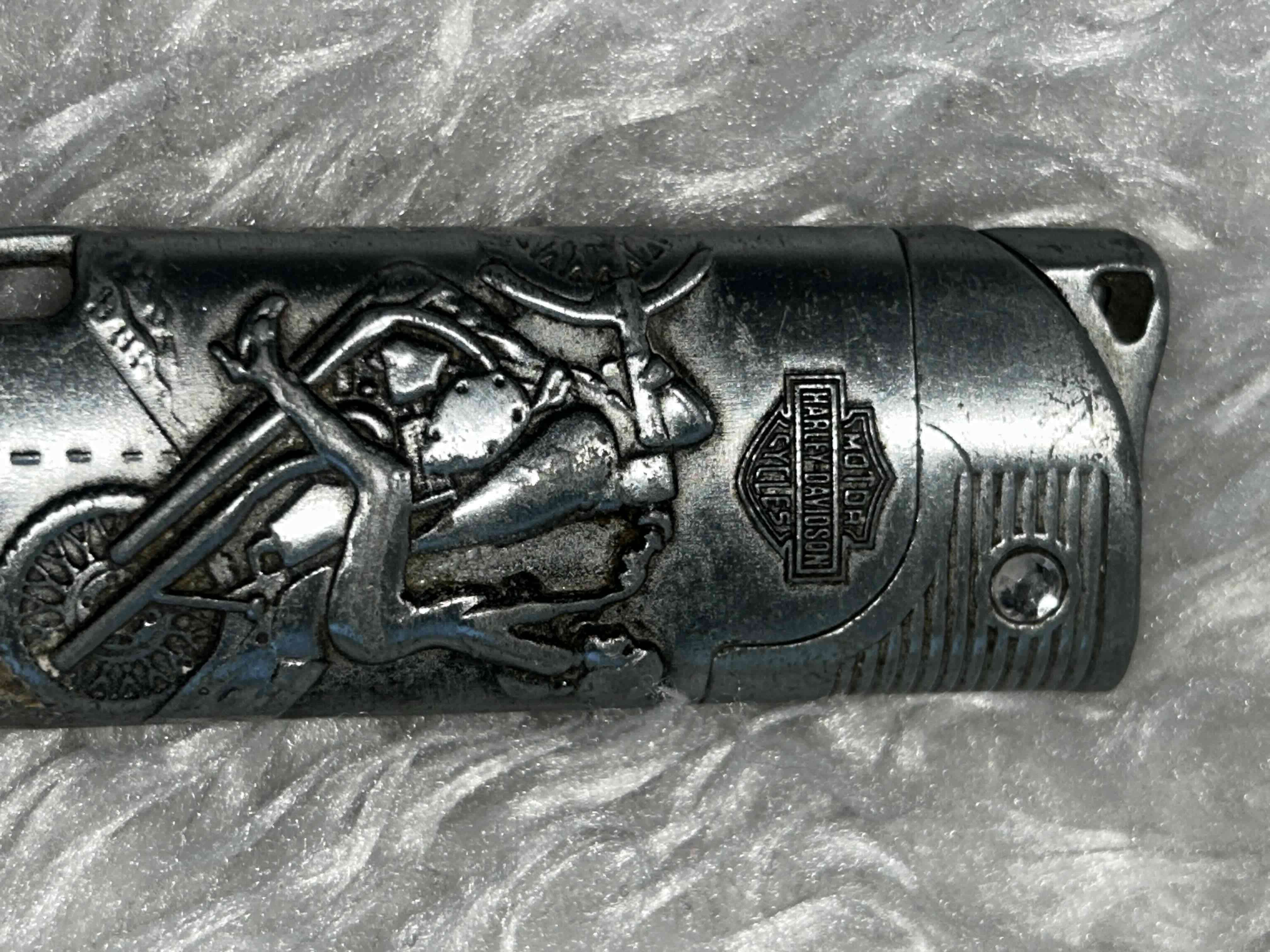 Encendedor temático metálico - miniatura 2