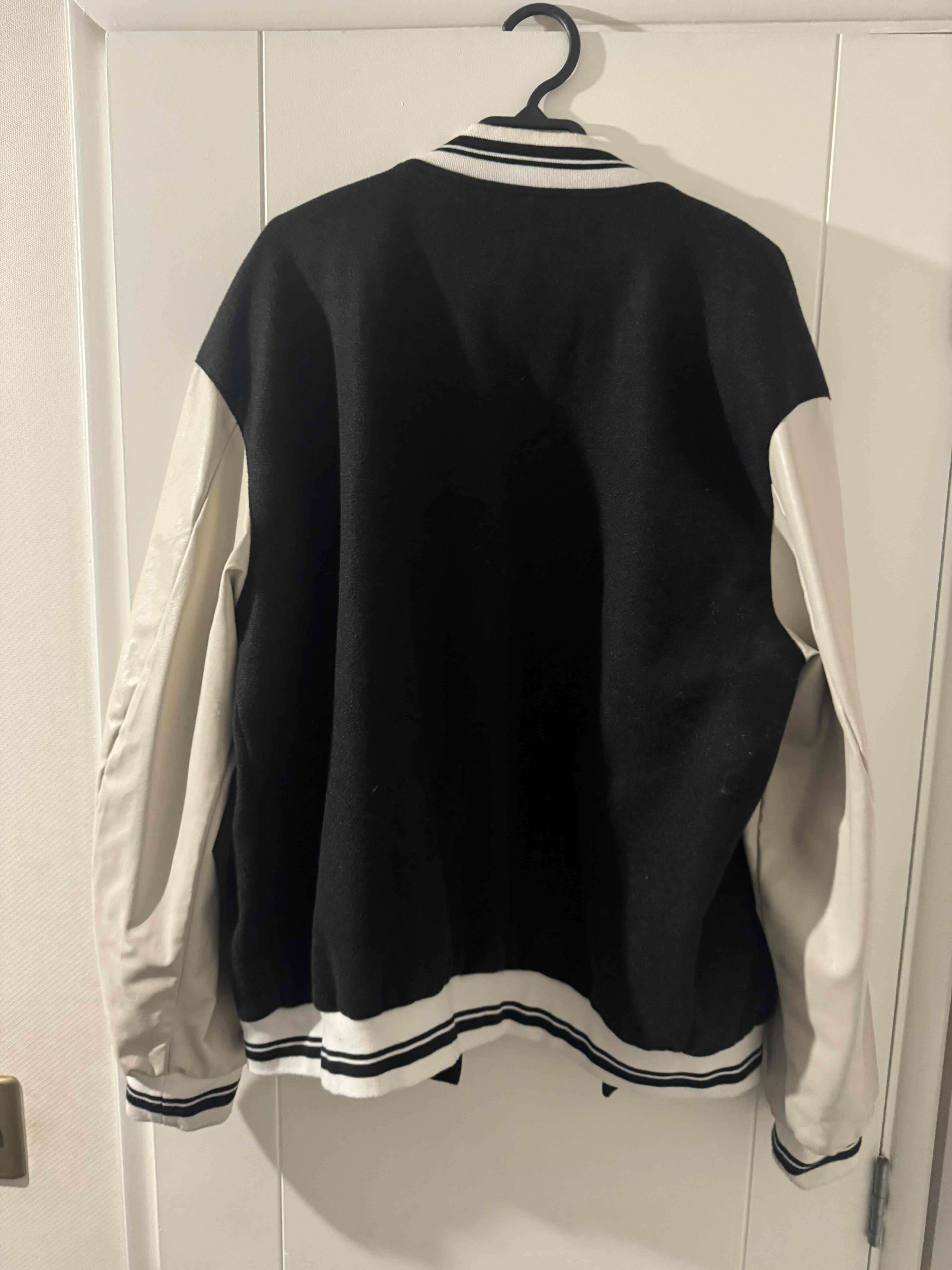 Chaqueta varsity negra y blanco - miniatura 2