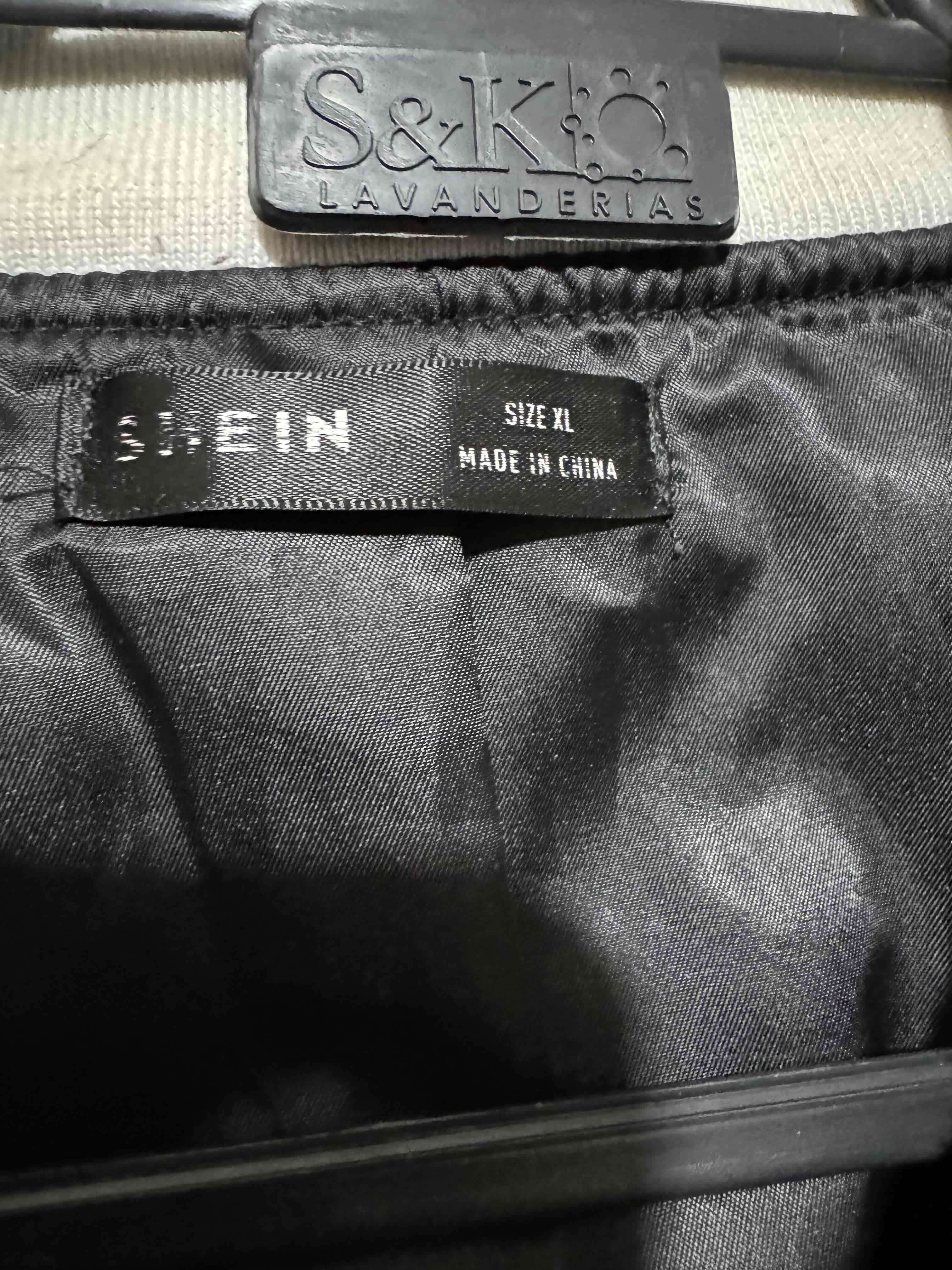 Chaqueta varsity negra y blanco - miniatura 3