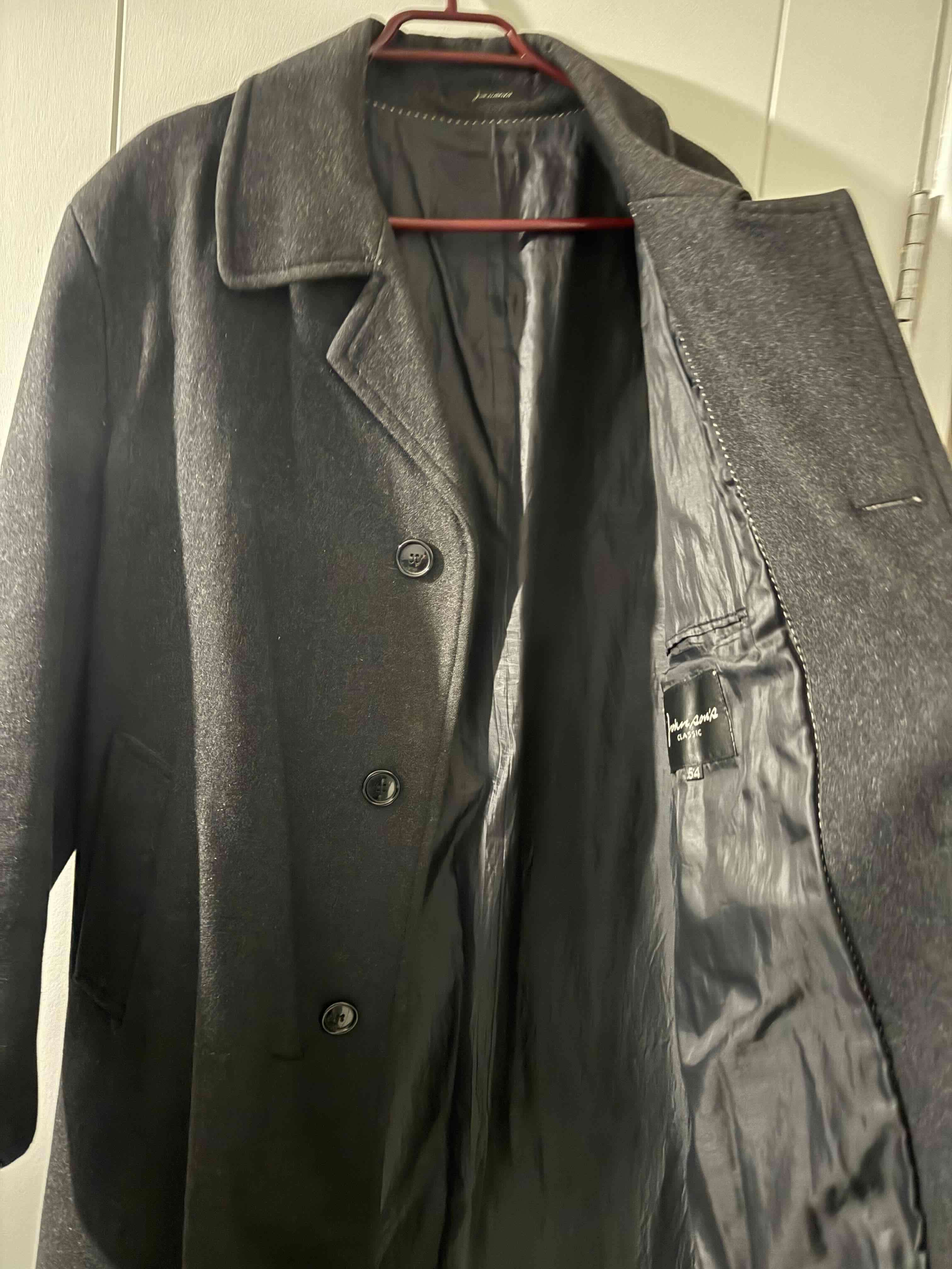 Abrigo negro con solapas - miniatura 2