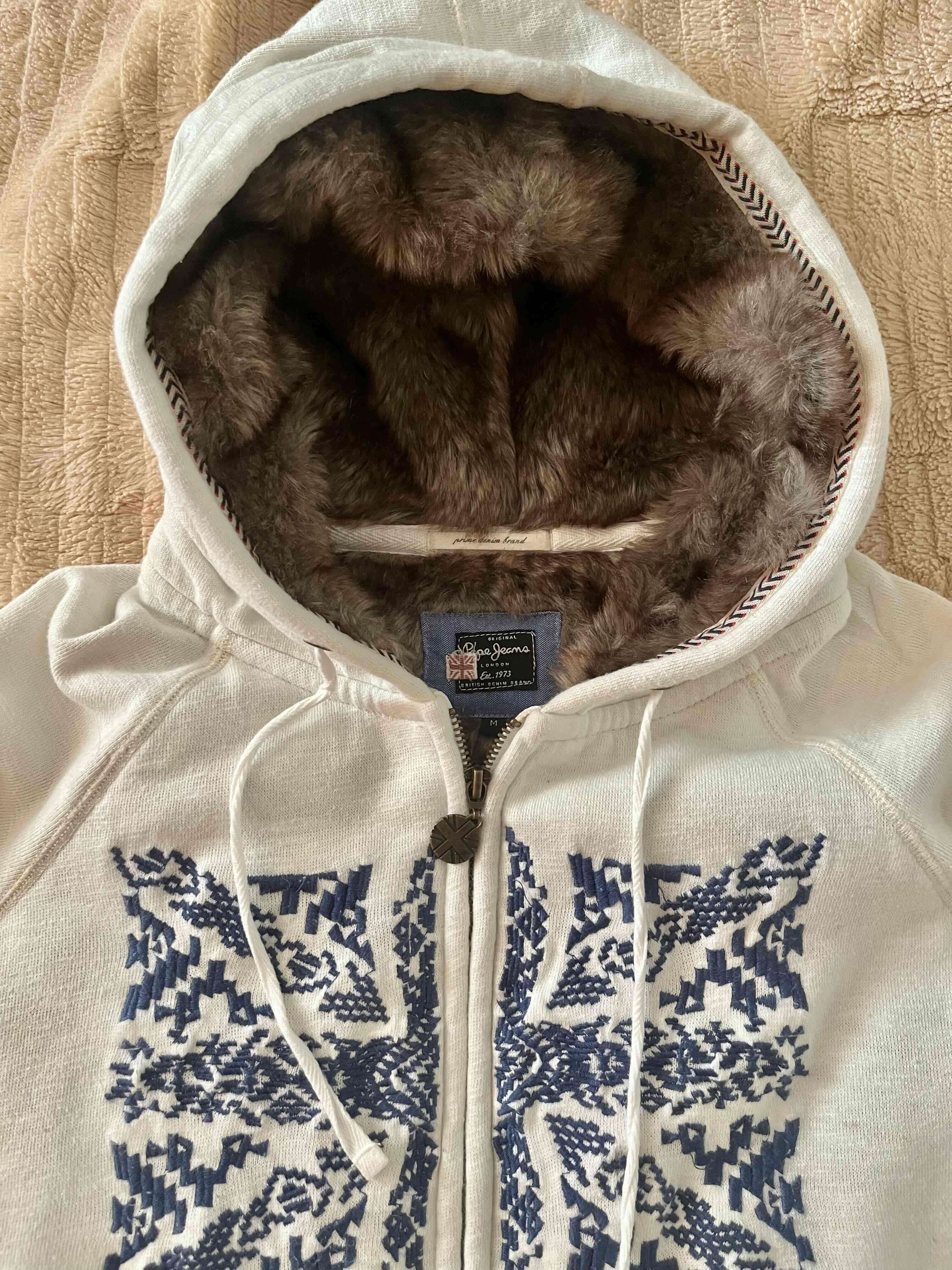 Polerón blanco con capucha forrada - miniatura 3