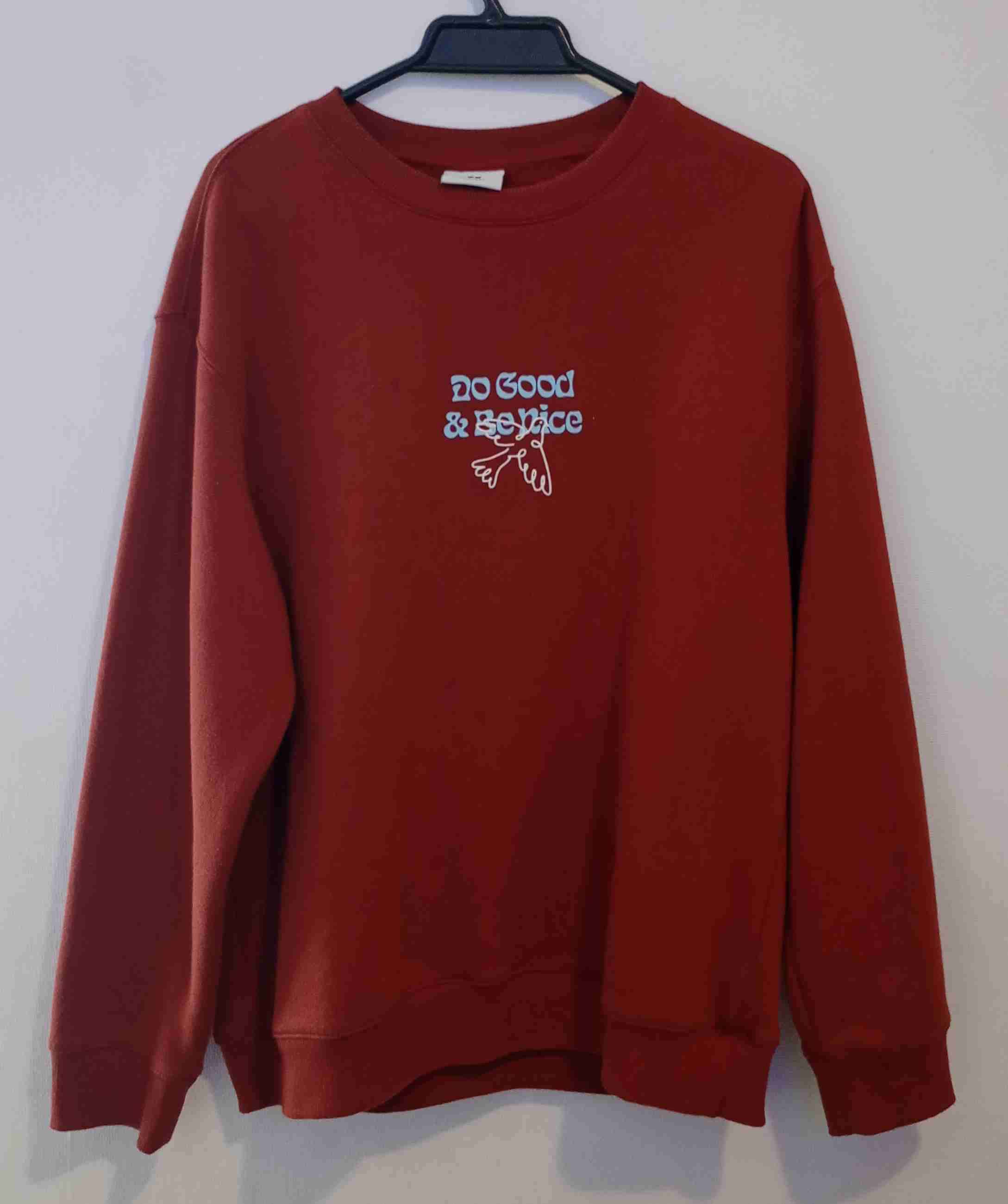 Polerón rojo diseño gráfico - miniatura 1