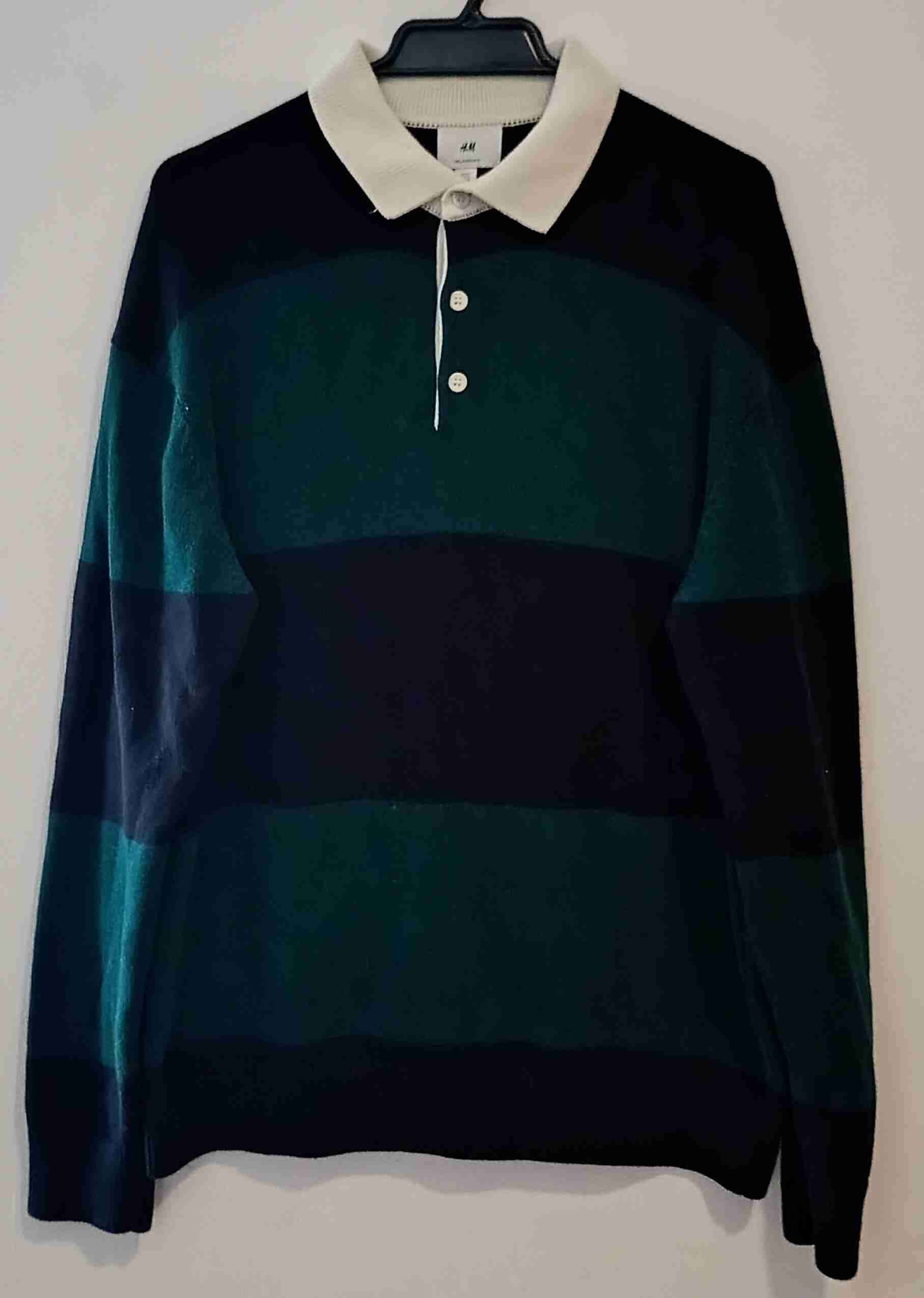 Sweater de rayas azul y verde