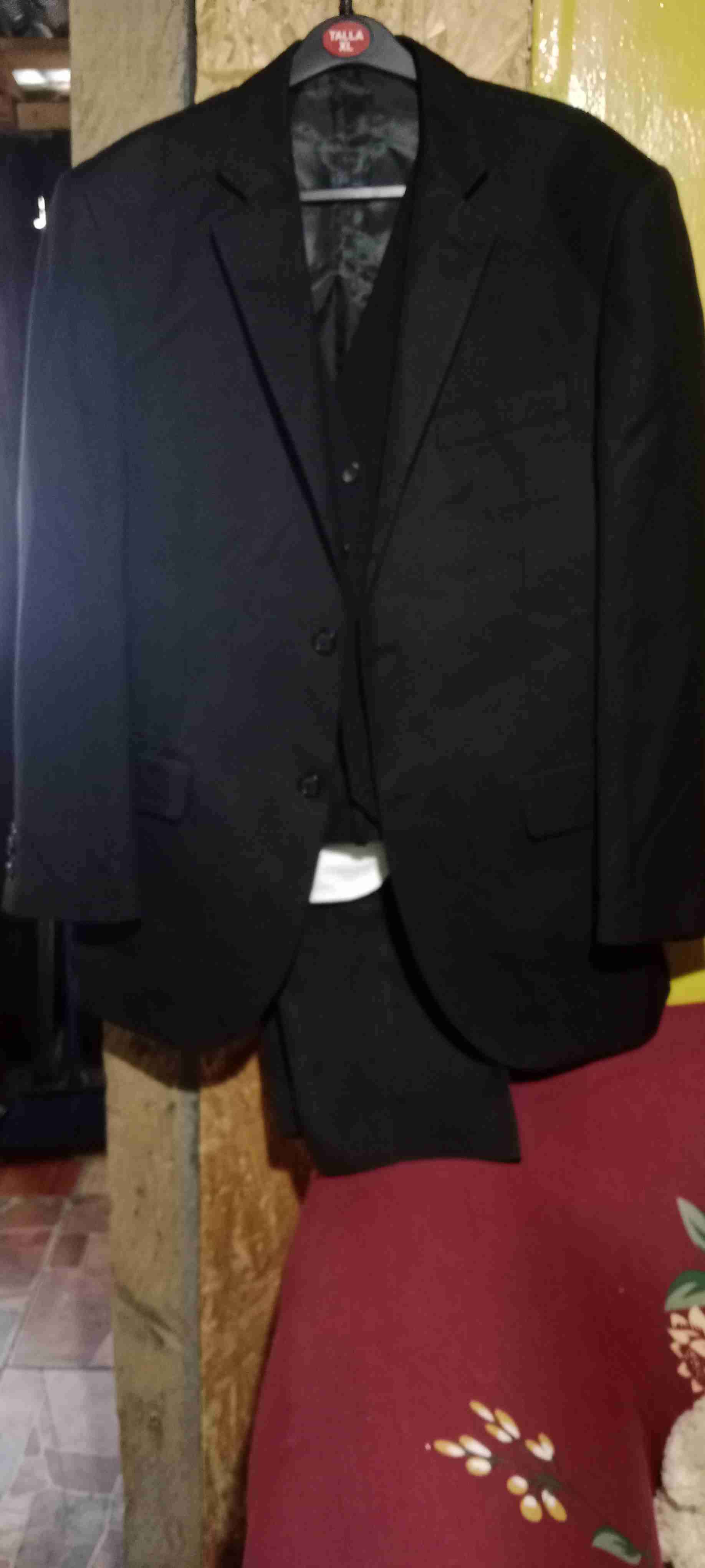 Traje formal negro talla 48 - miniatura 1