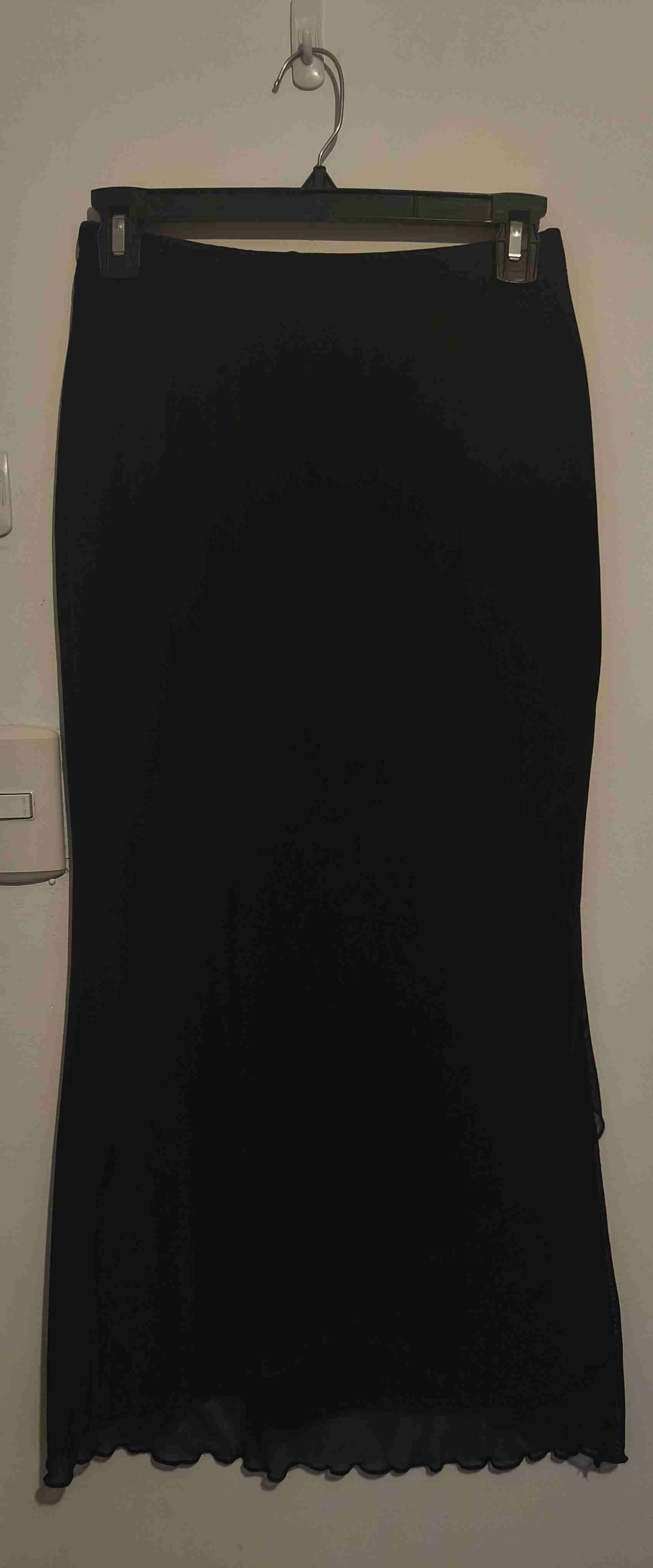 Falda negra elegante