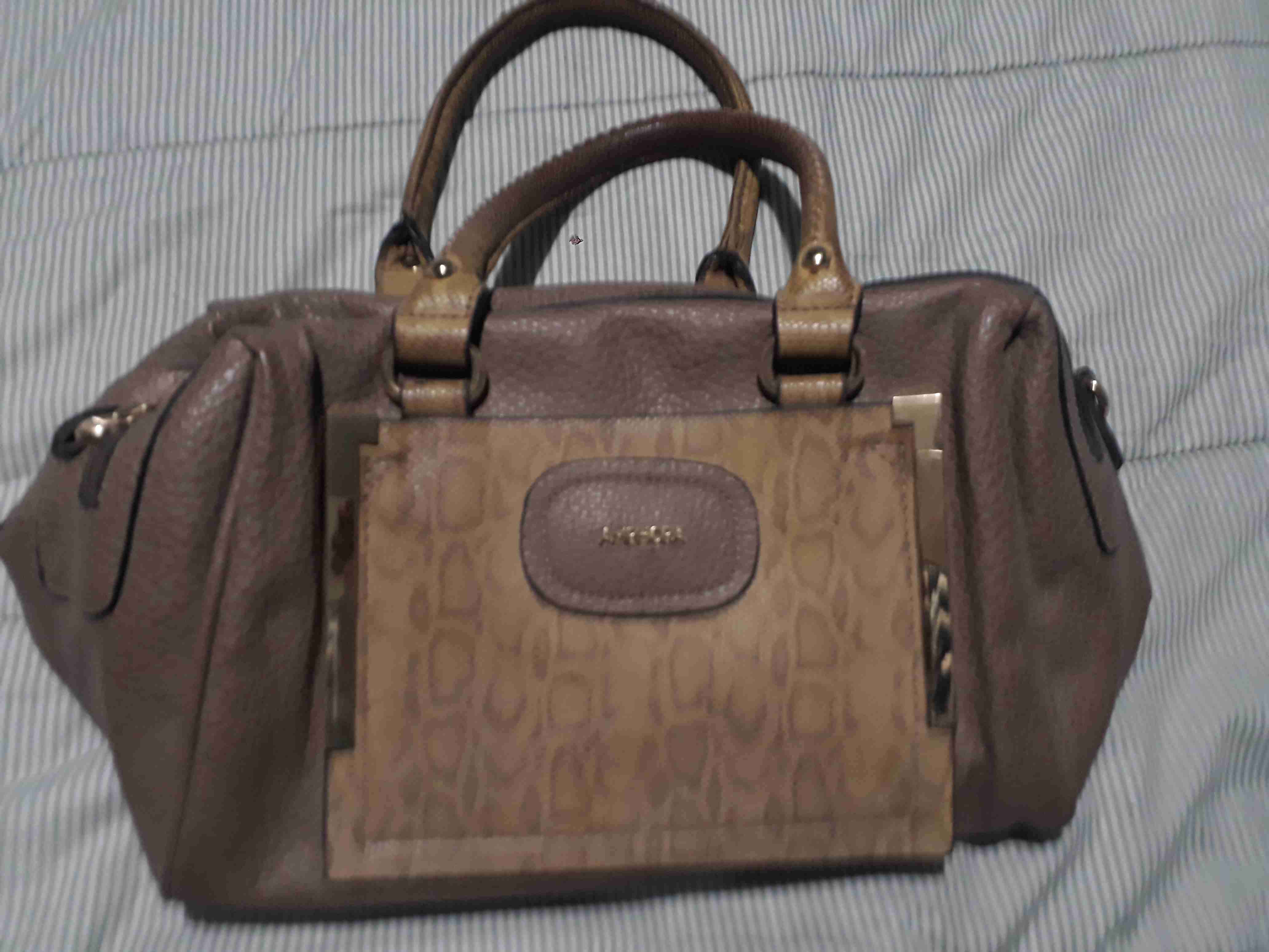 Bolso marrón con detalles - miniatura 1