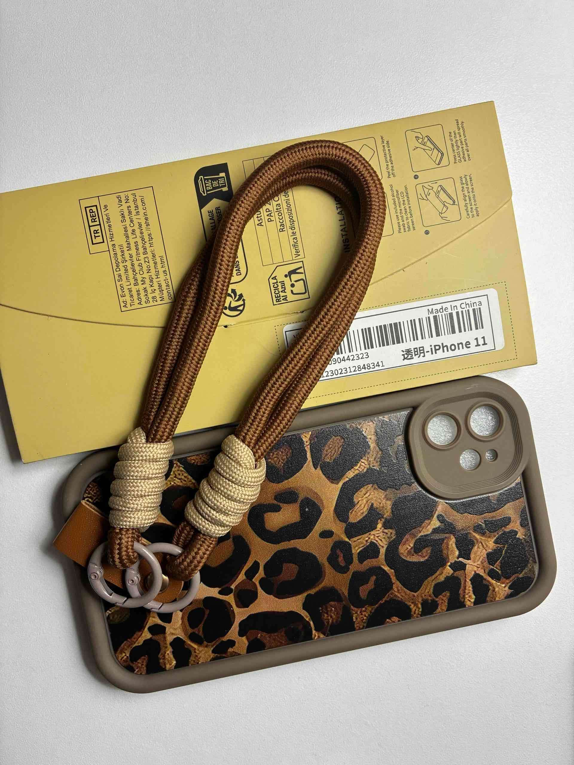Carcasa iPhone 11 con diseño animal print