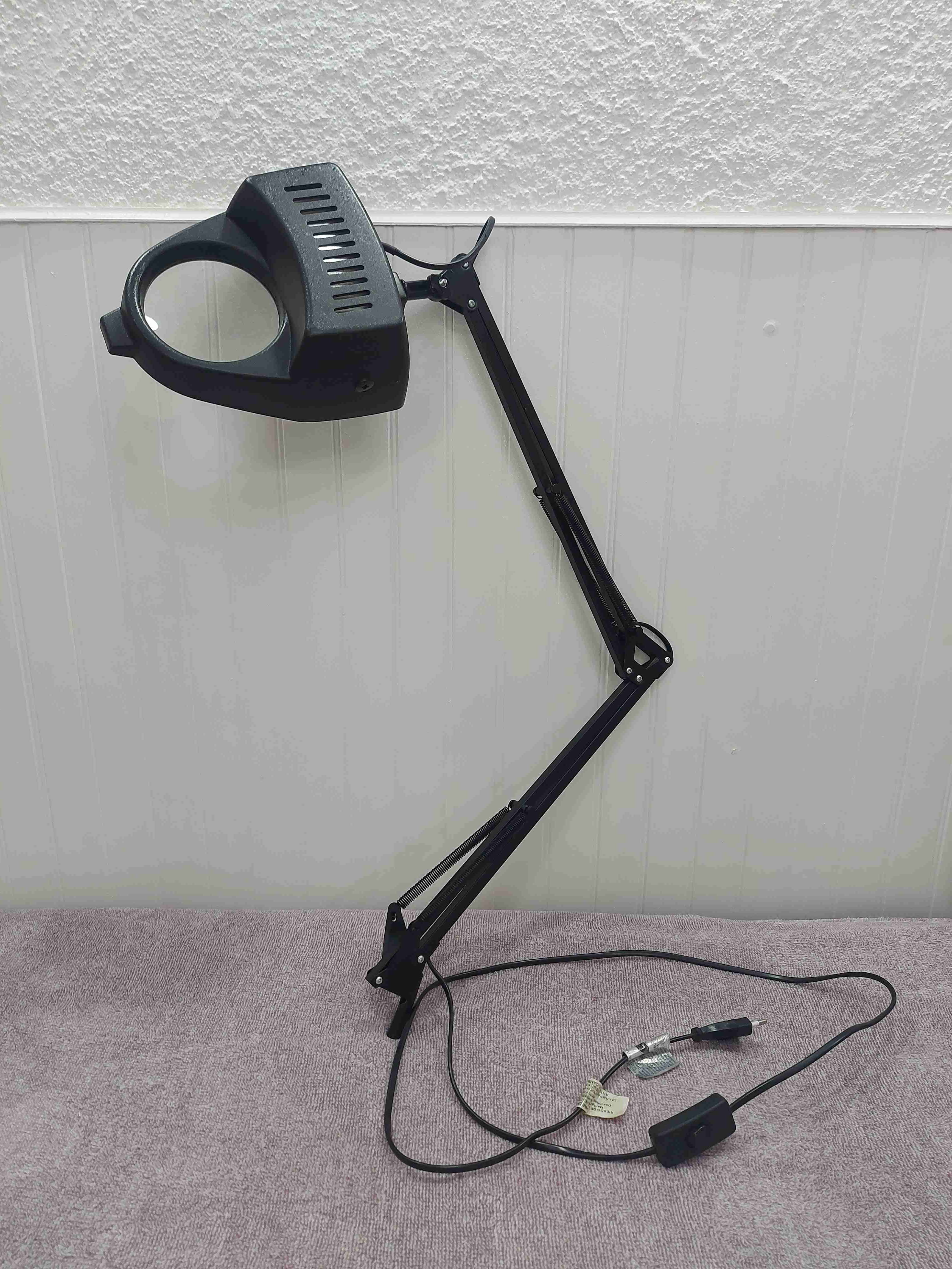 Lámpara de escritorio con lupa - miniatura 1