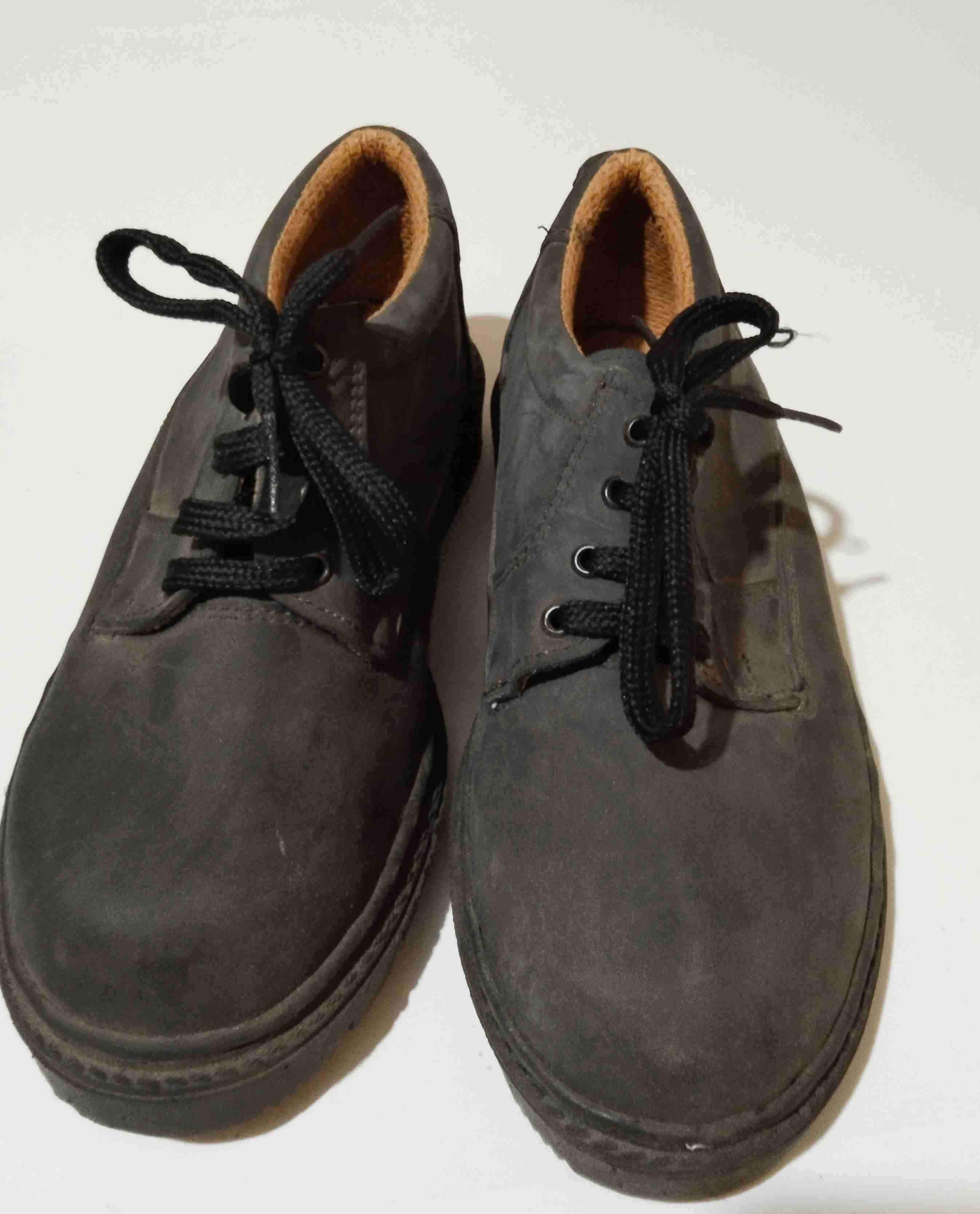 Zapatos de cuero varón  gris talla 34 y 35 - miniatura 1