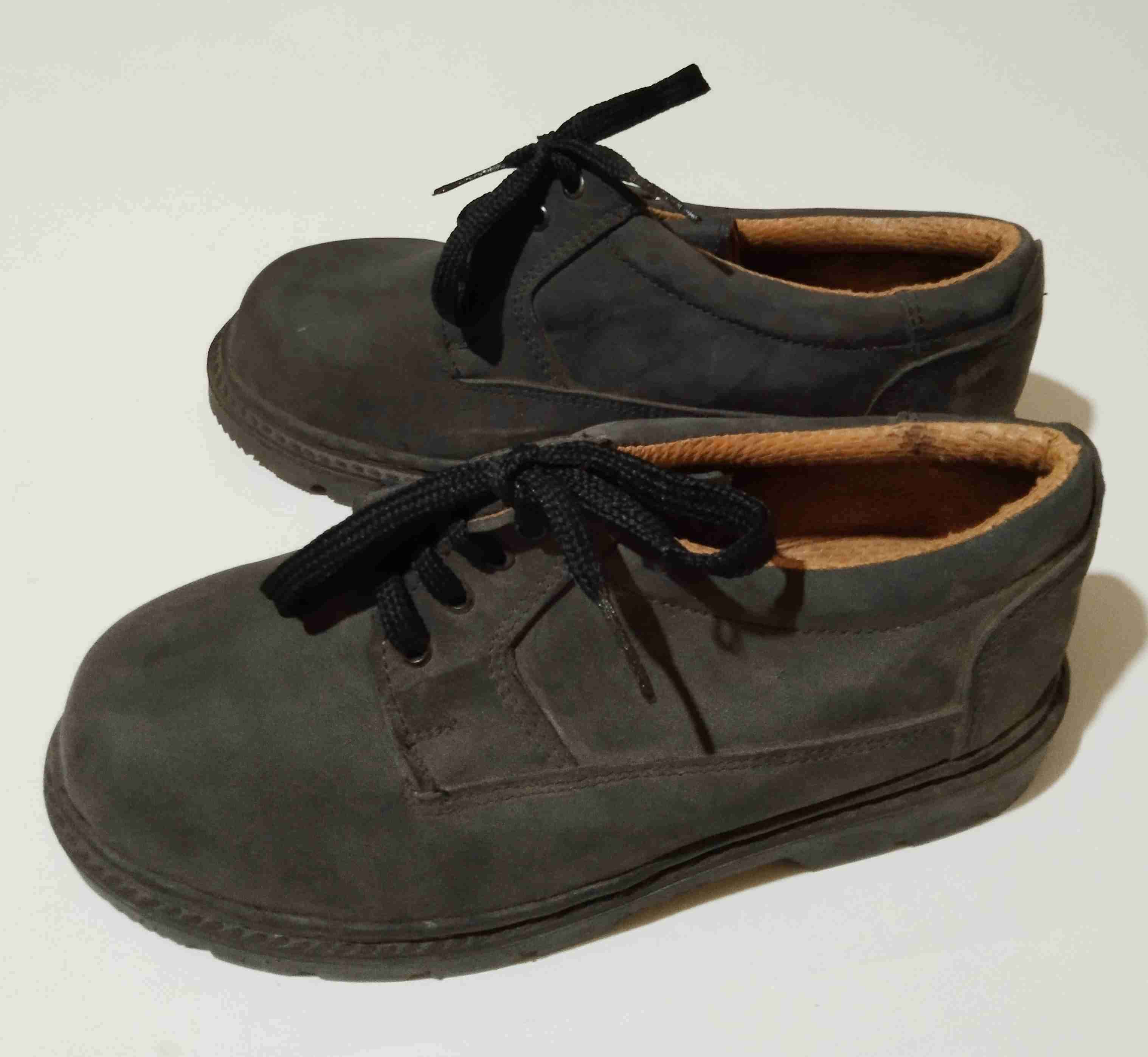 Zapatos de cuero varón  gris talla 34 y 35 - miniatura 2