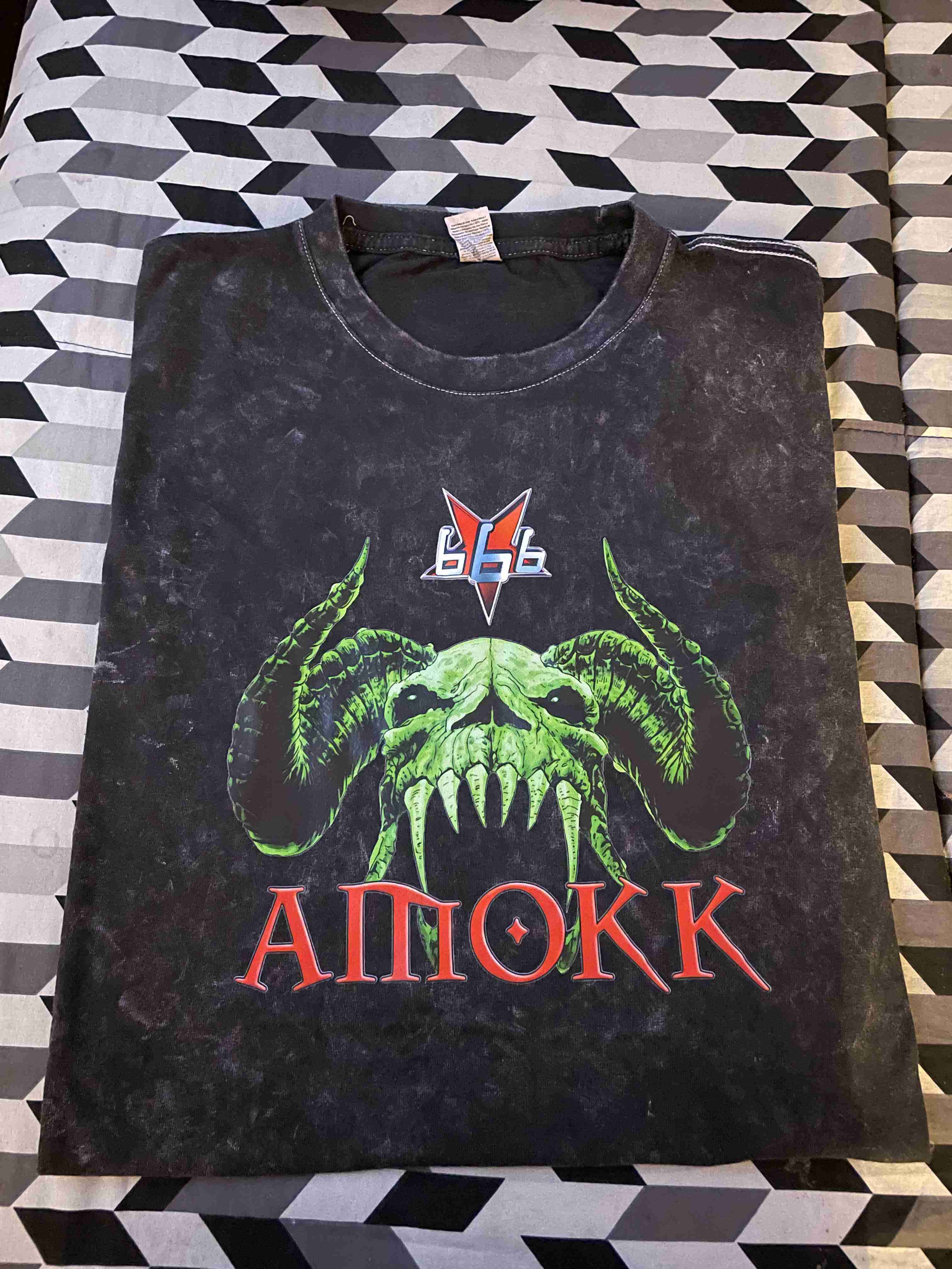 Polera gráfica negra AMOKK 666 - miniatura 1