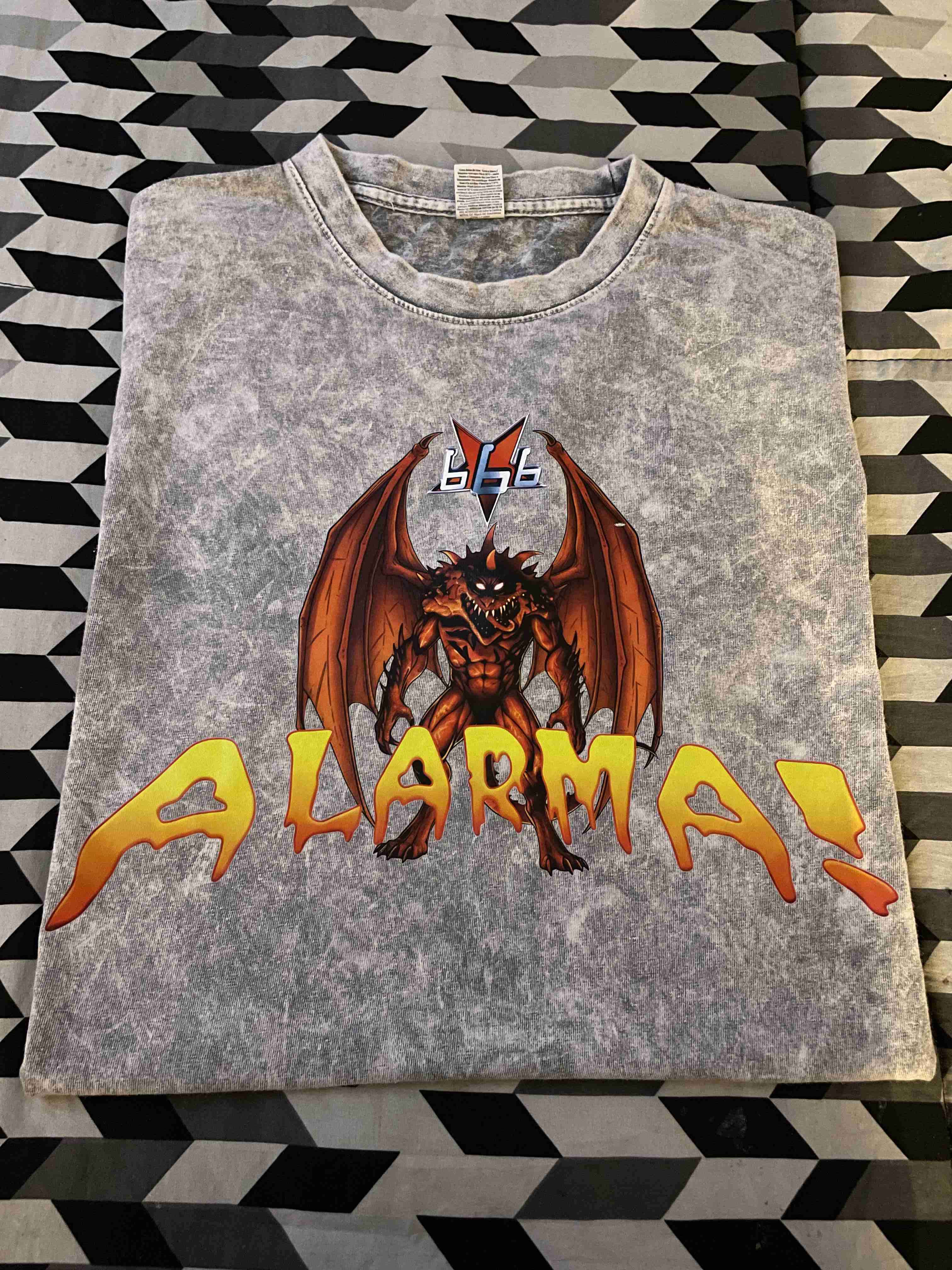 Polera gráfica negra AMOKK 666 - miniatura 2