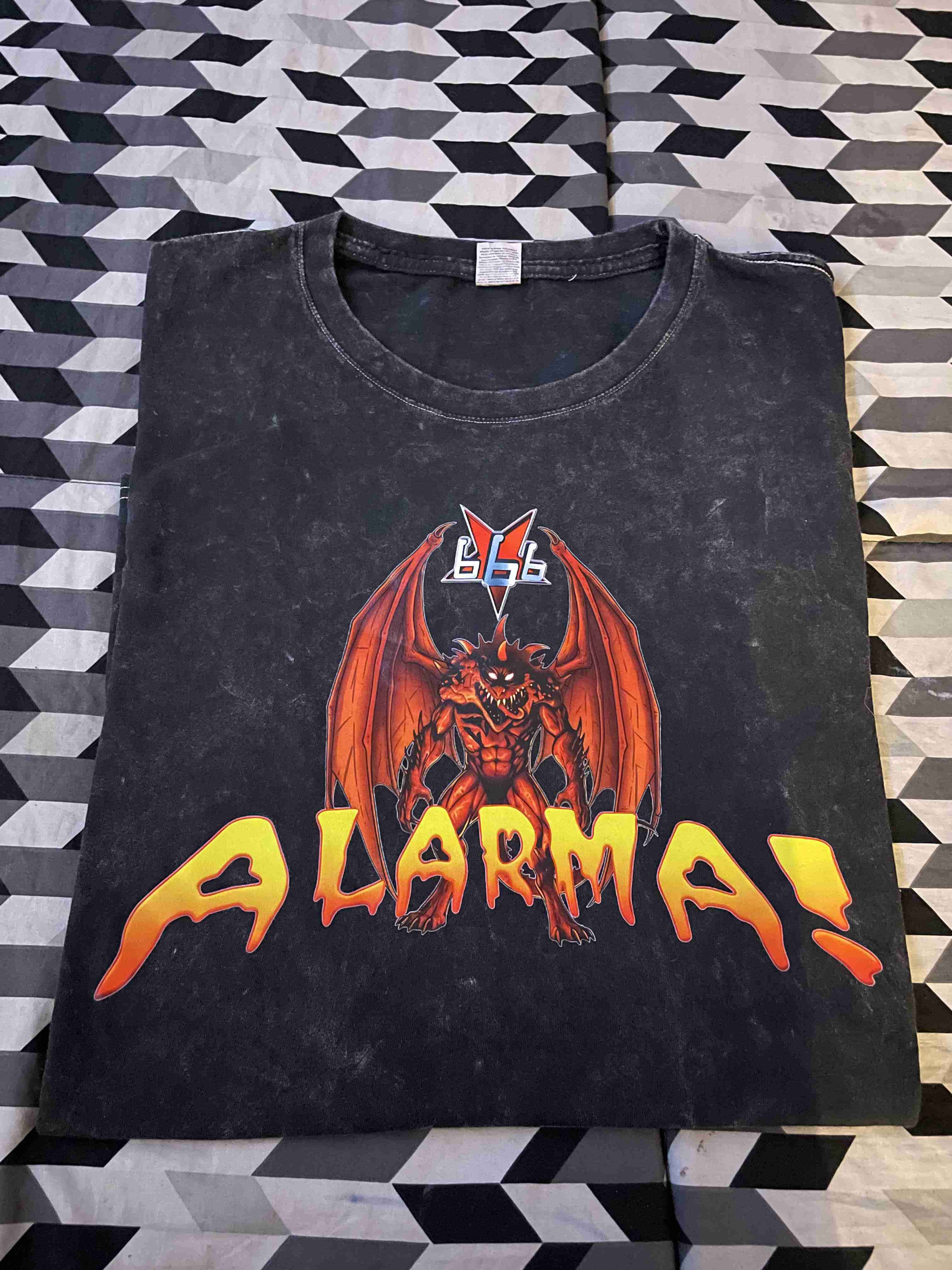 Polera gráfica negra AMOKK 666 - miniatura 3