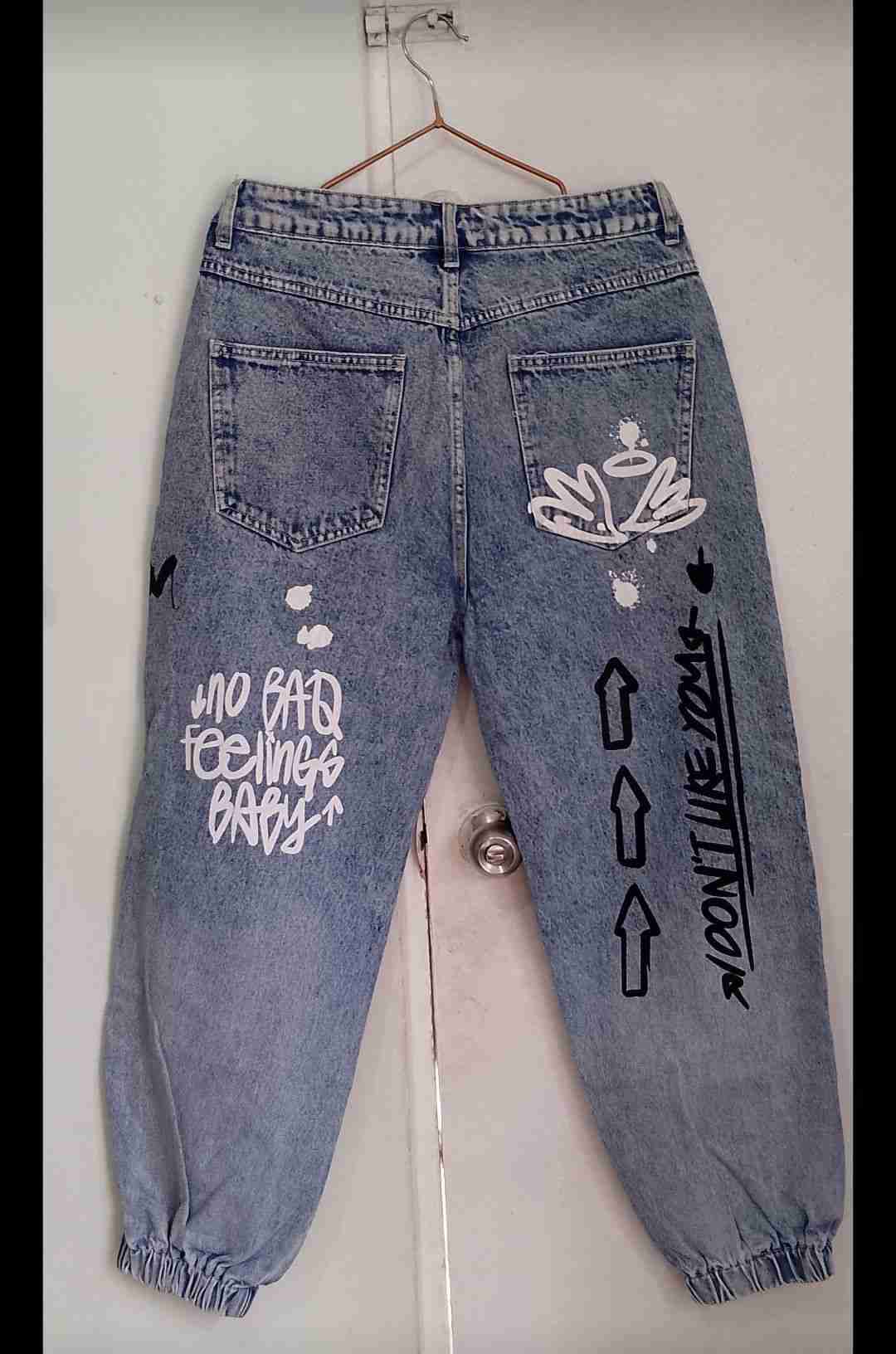 Jeans graffiti azul unisex - miniatura 2