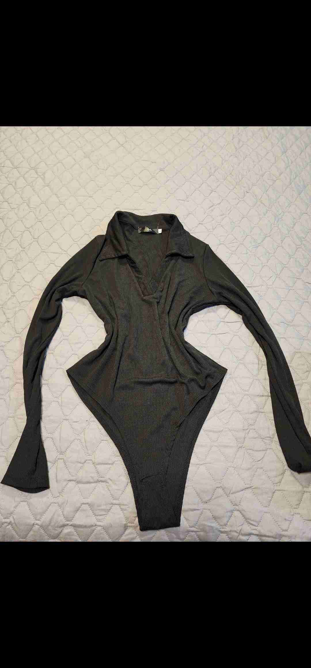 Body gris manga larga