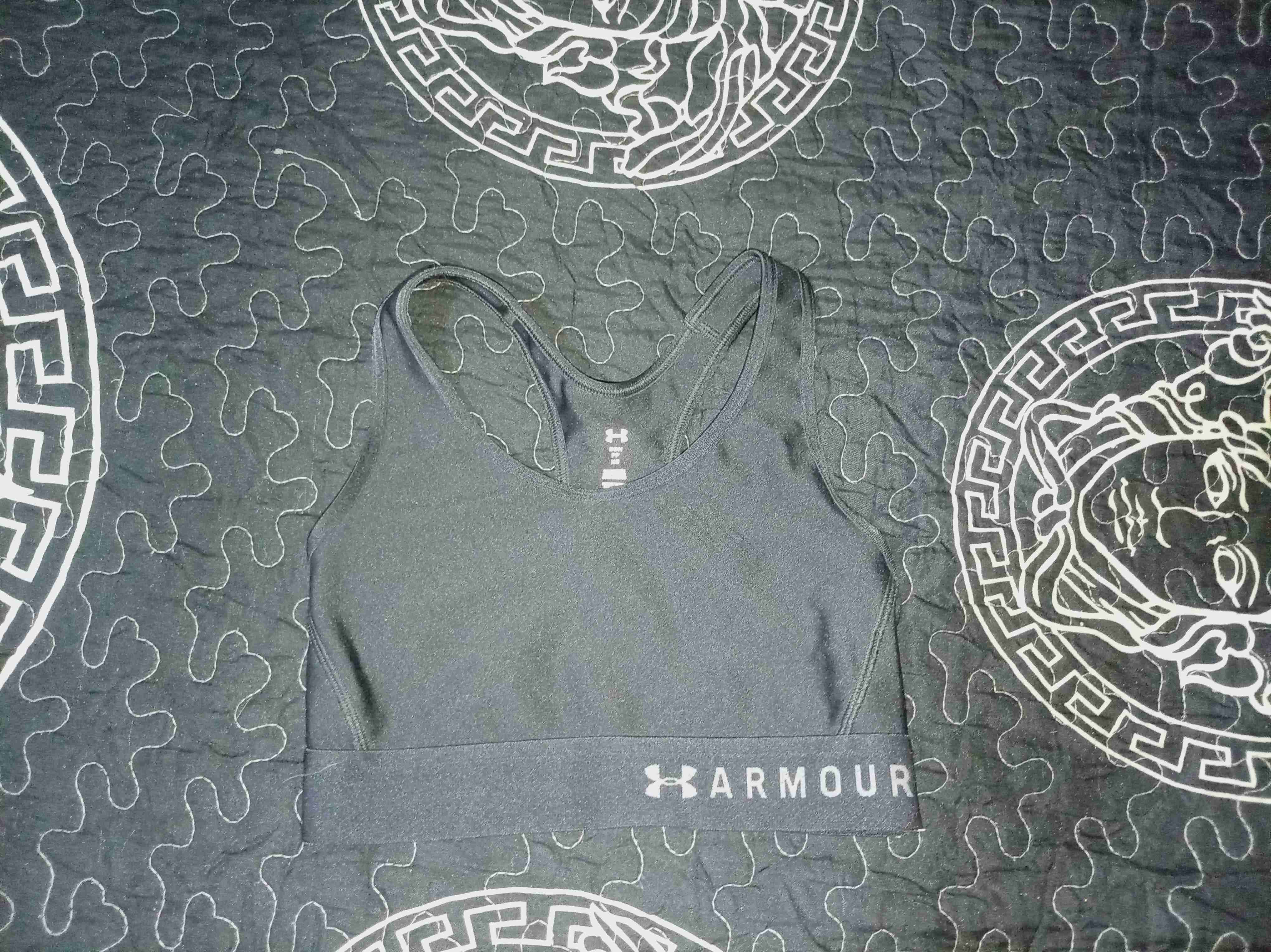 Top deportivo negro Under Armour - miniatura 1