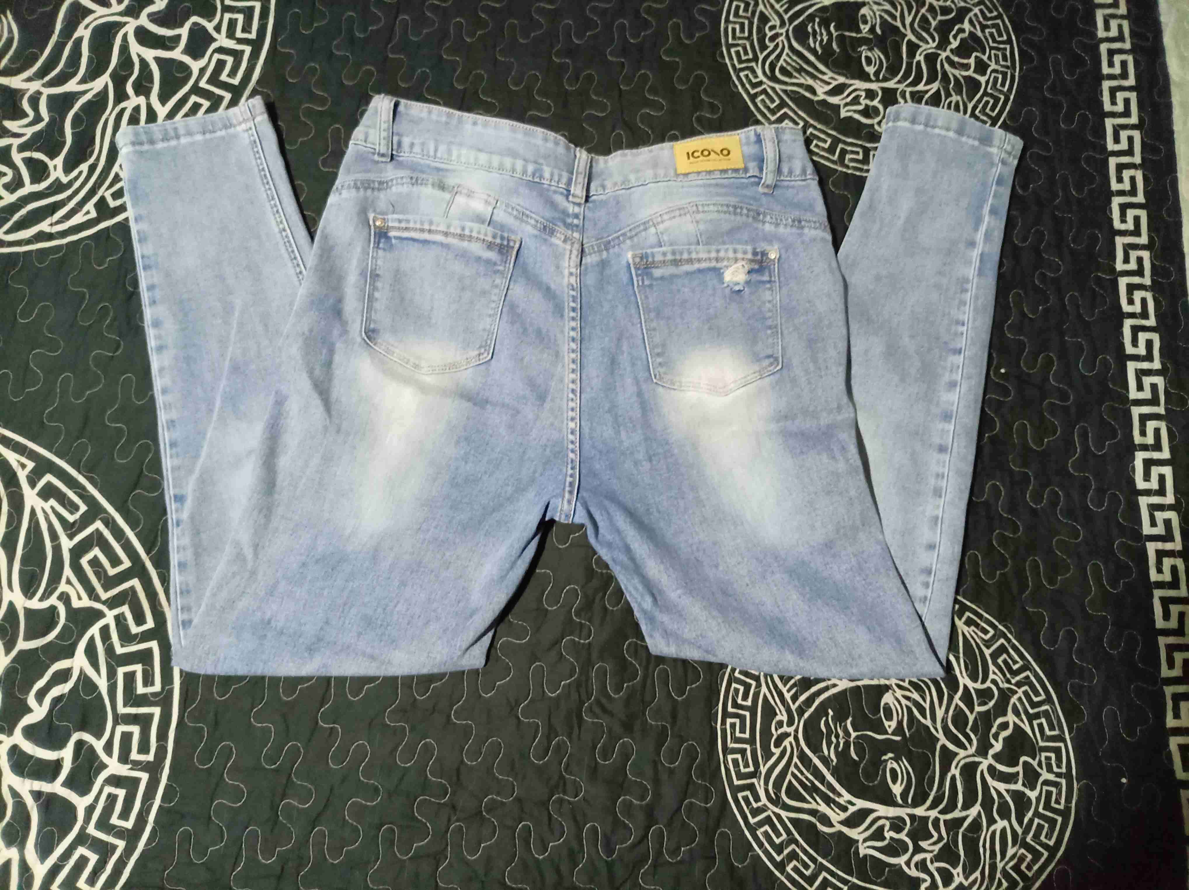 Jeans celestes rasgados mujer - miniatura 3
