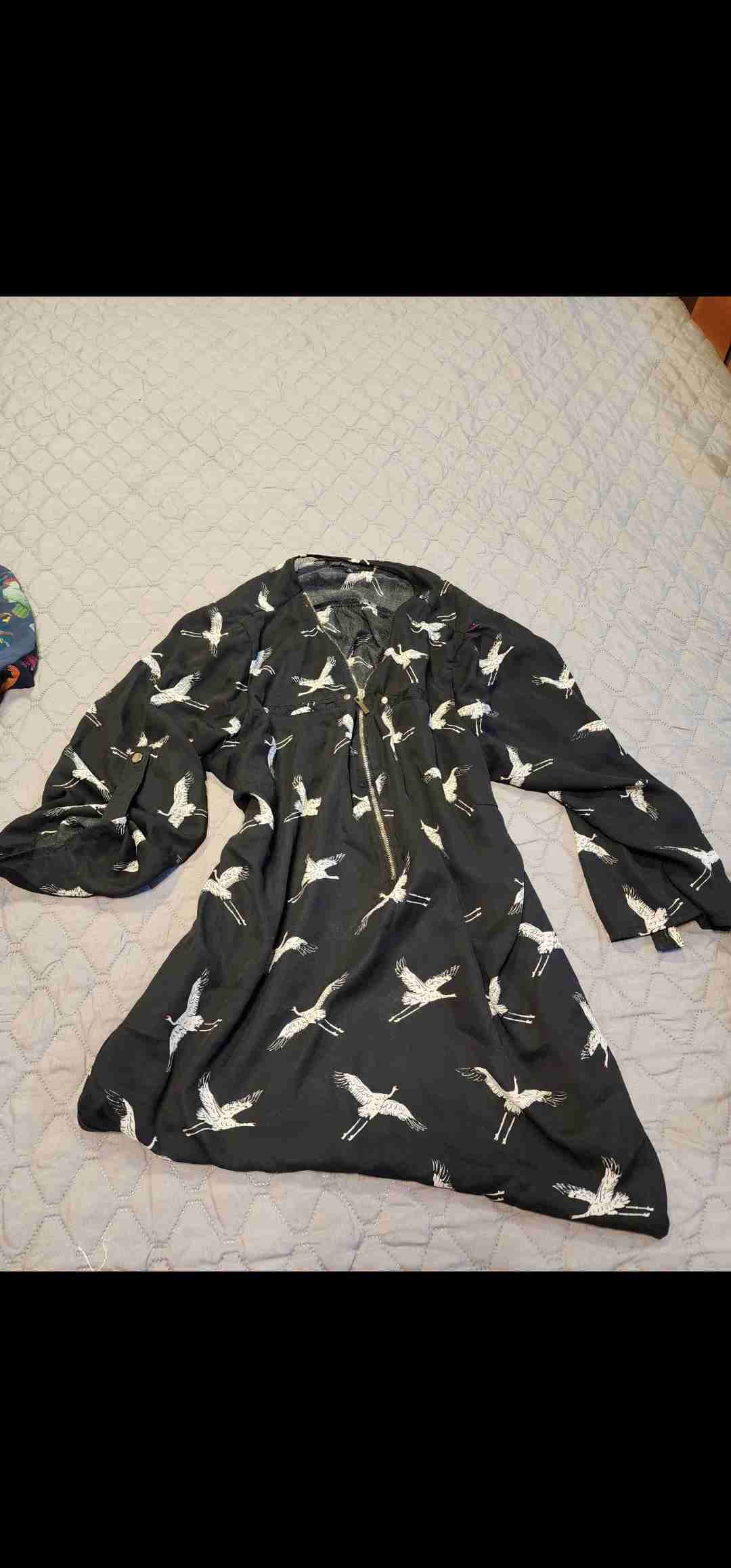 Bluza negro con estampado de aves