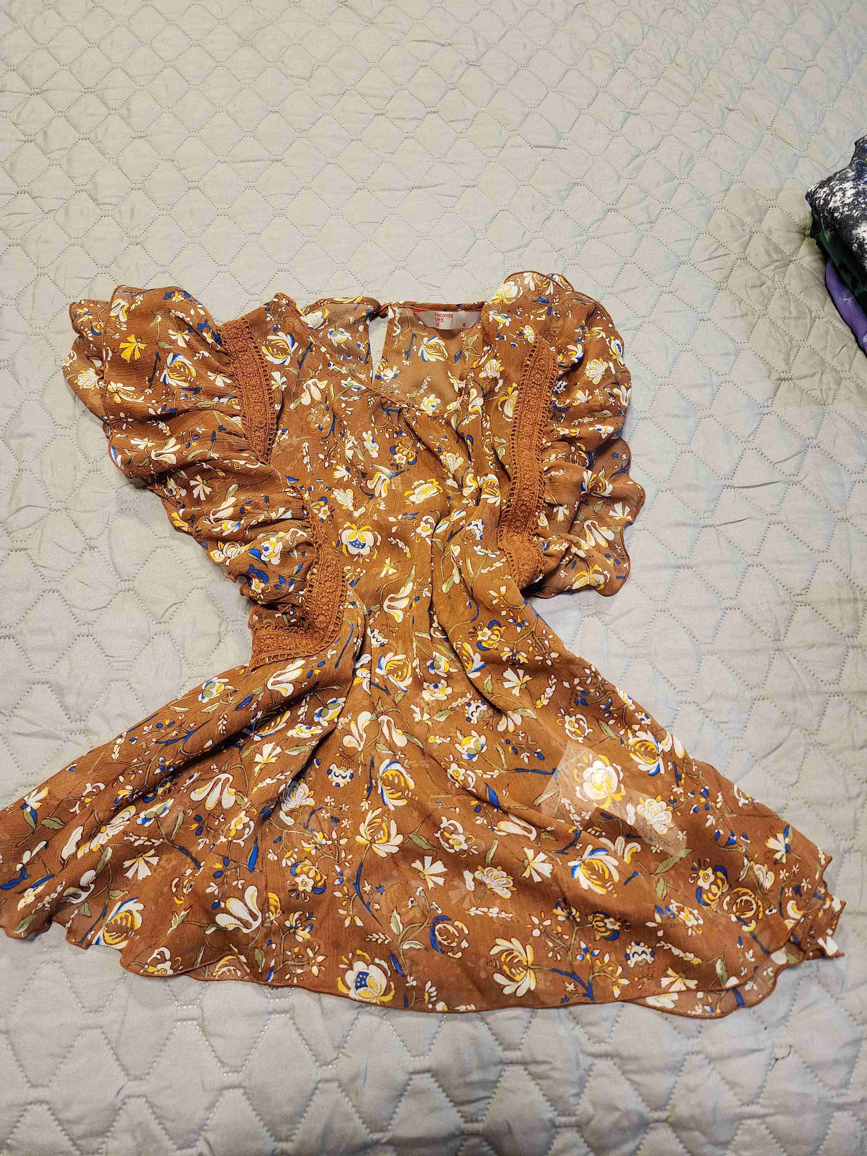 Blusa cafe  con estampado de aves