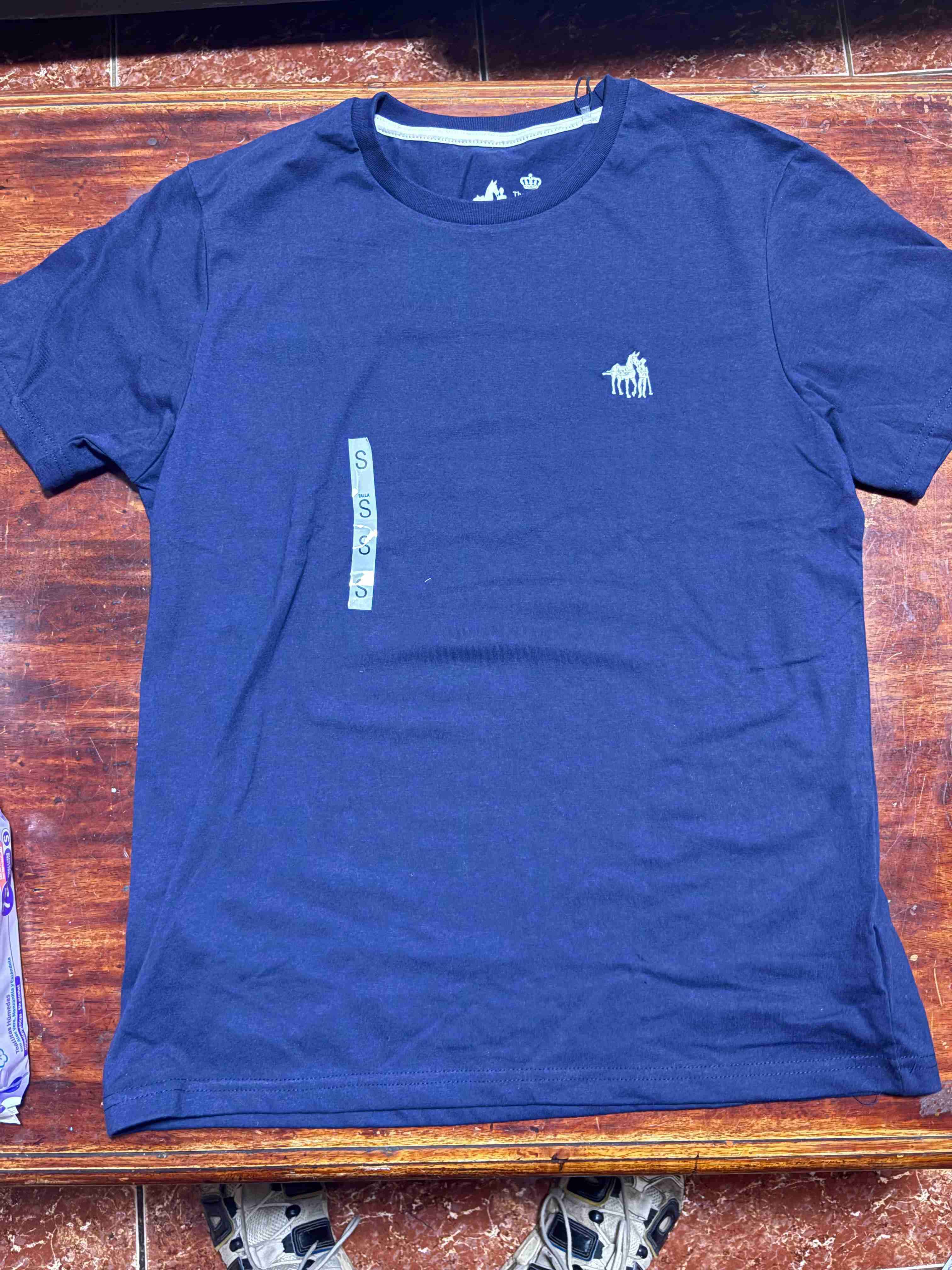 Polera azul logo bordado - miniatura 1