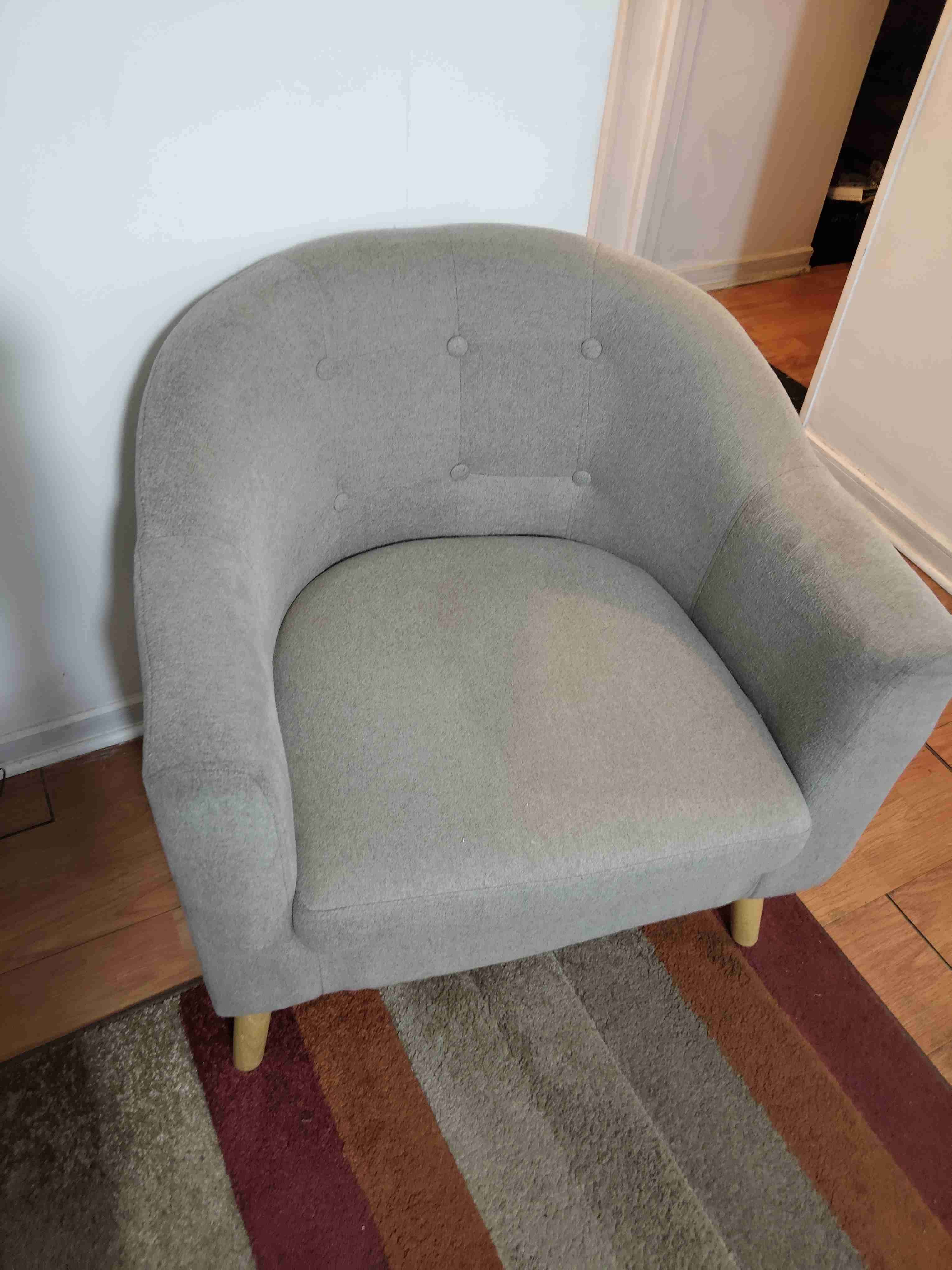 Potrona gris, sin detalles - miniatura 1