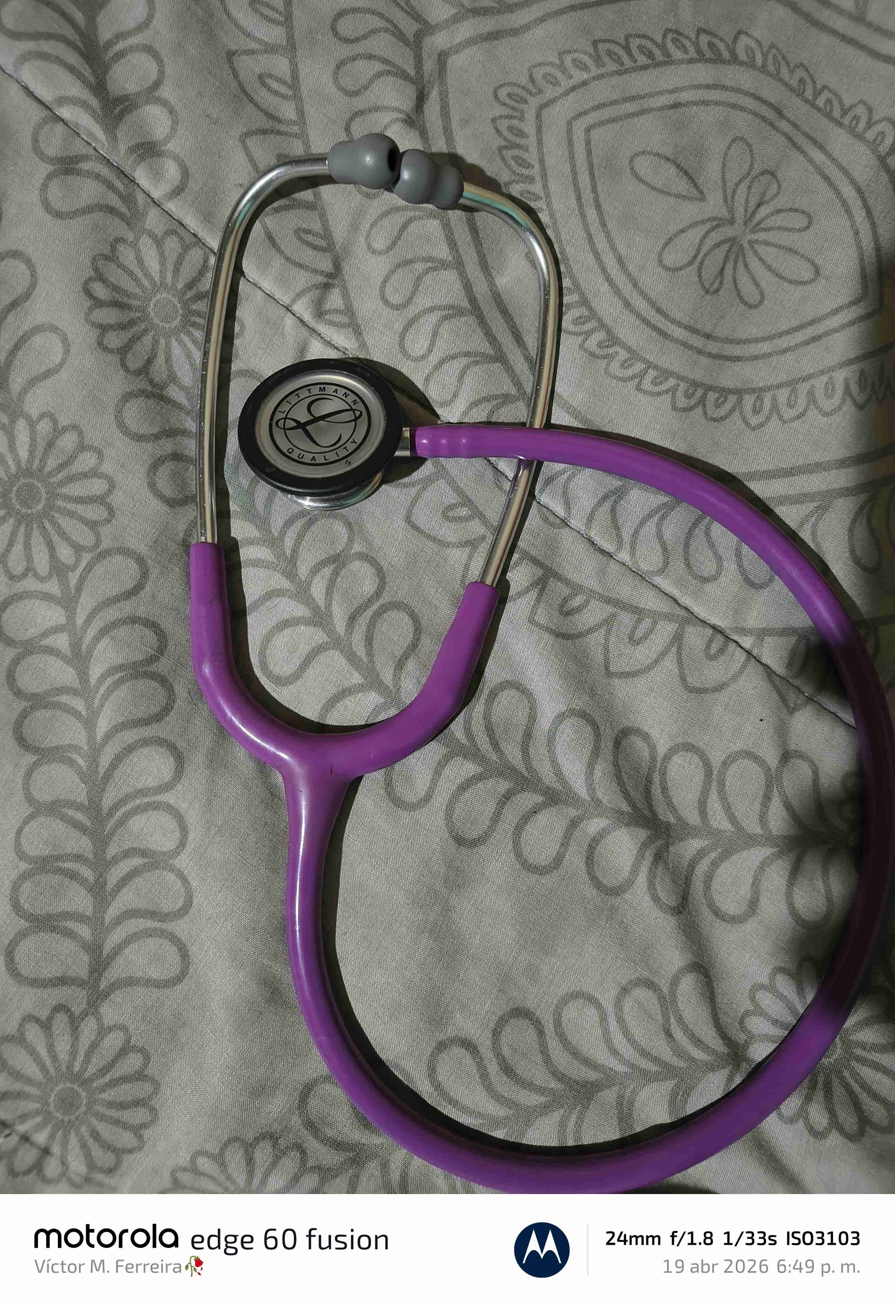 Fonendoscopio morado de uso médico - miniatura 1