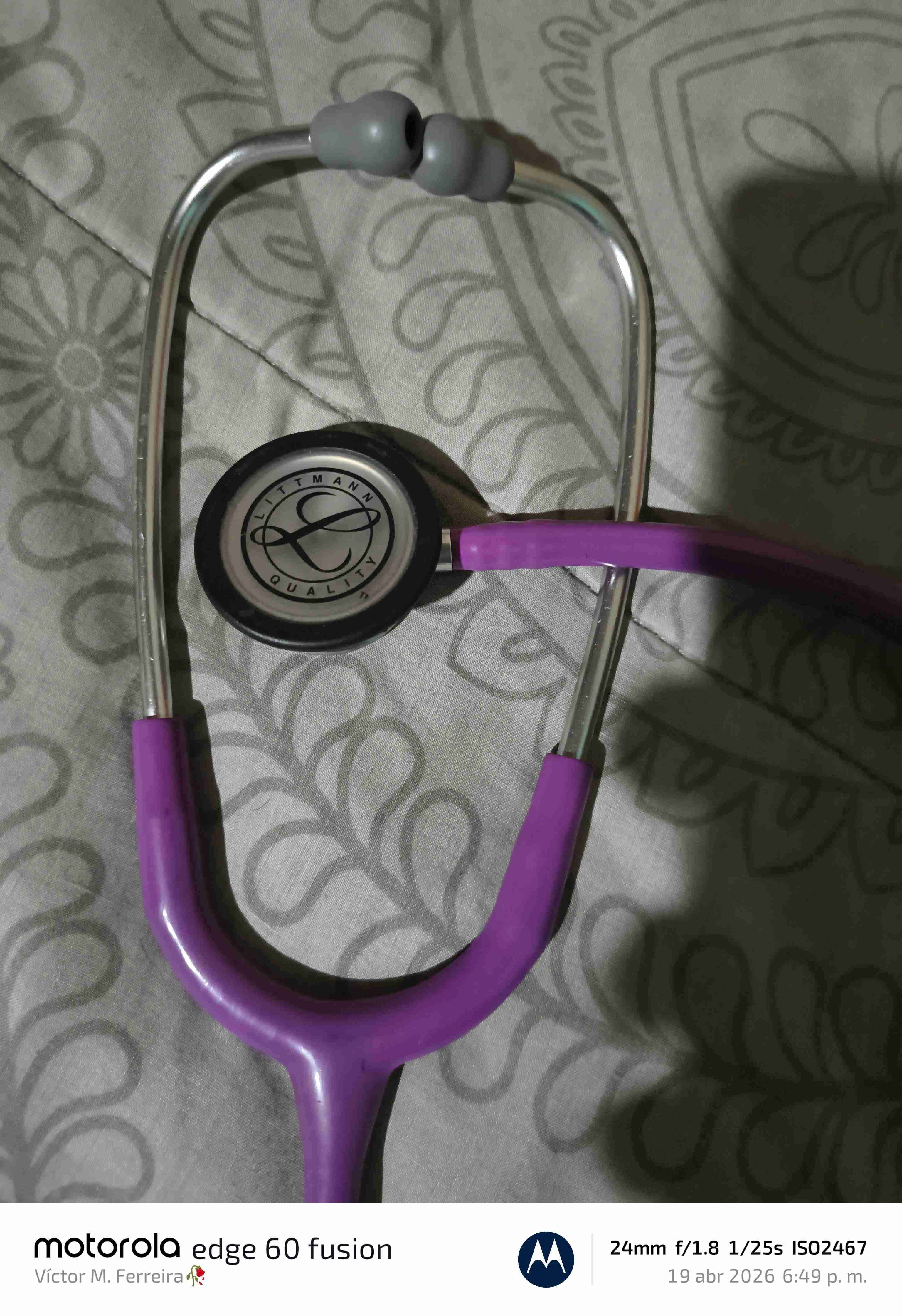 Fonendoscopio morado de uso médico - miniatura 2