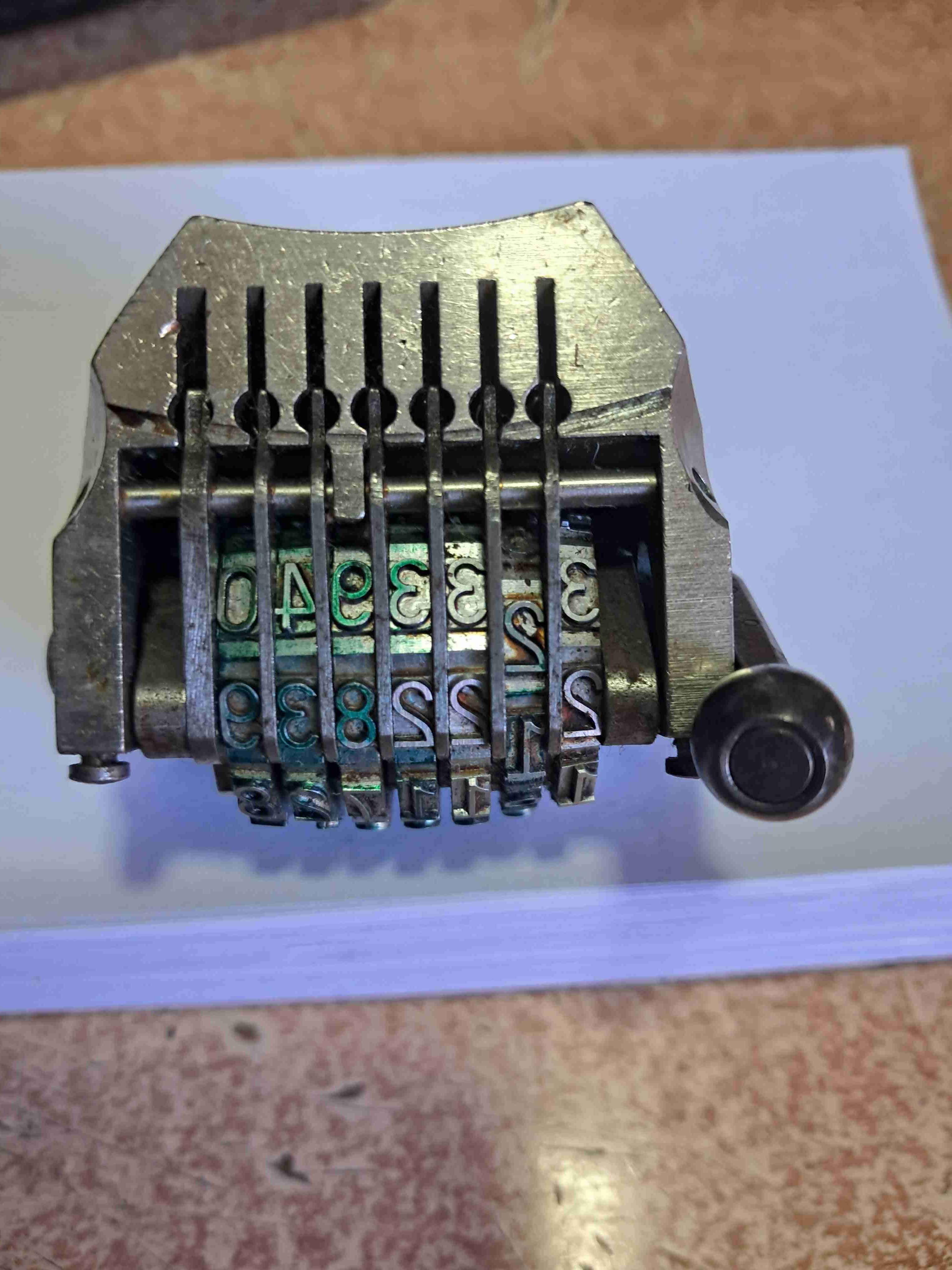 Sello numerador metálico antiguo aleman funciona - miniatura 1