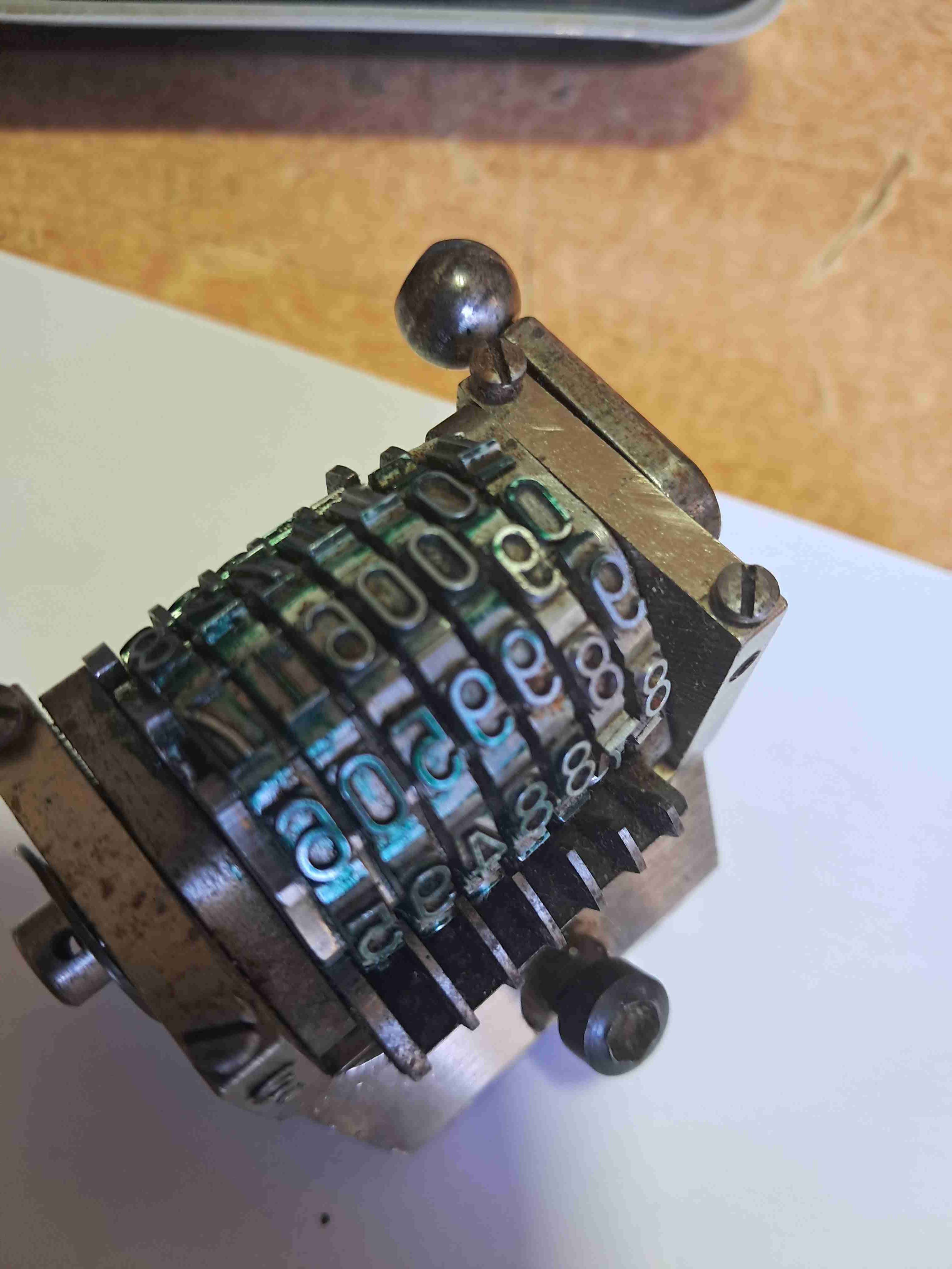 Sello numerador metálico antiguo aleman funciona - miniatura 3