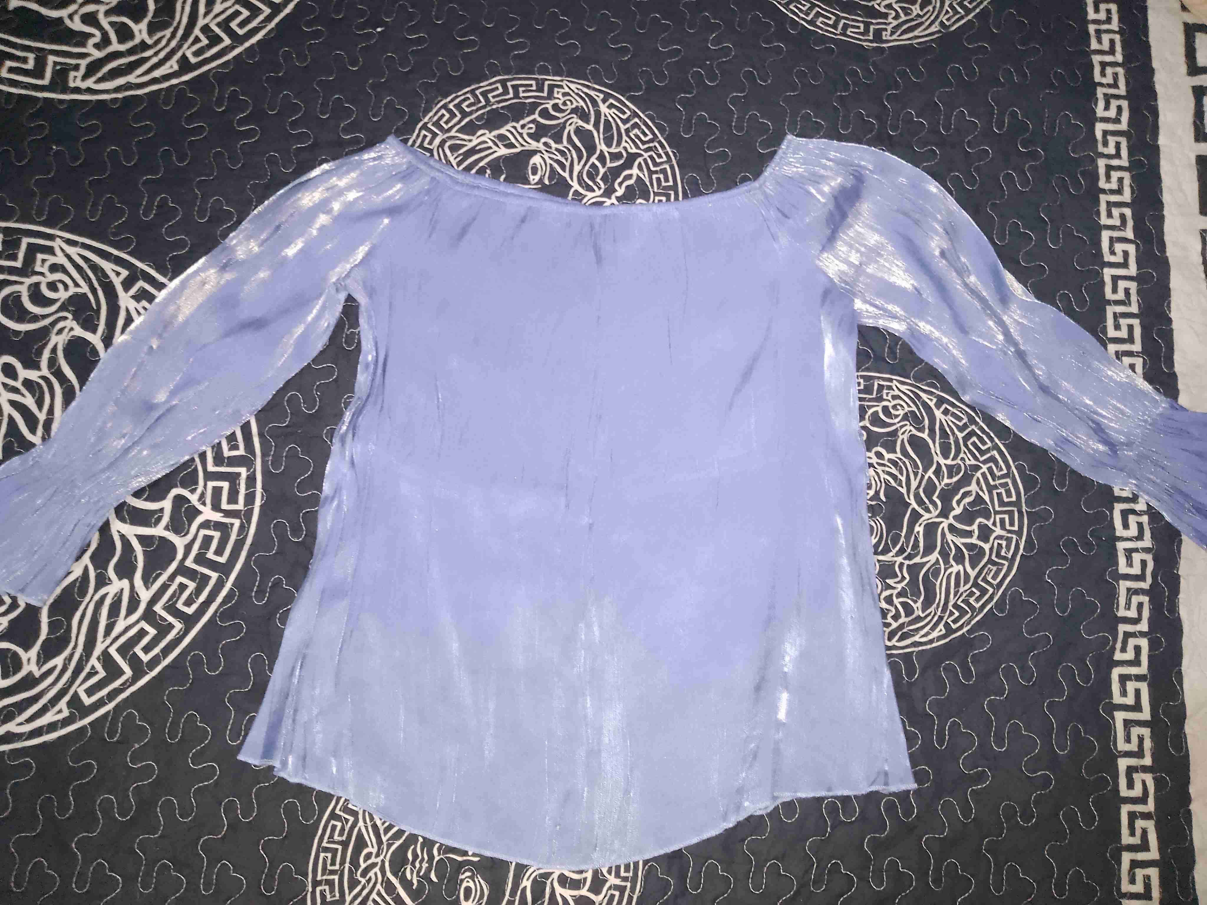 Blusa celeste con mangas abullonadas - miniatura 1