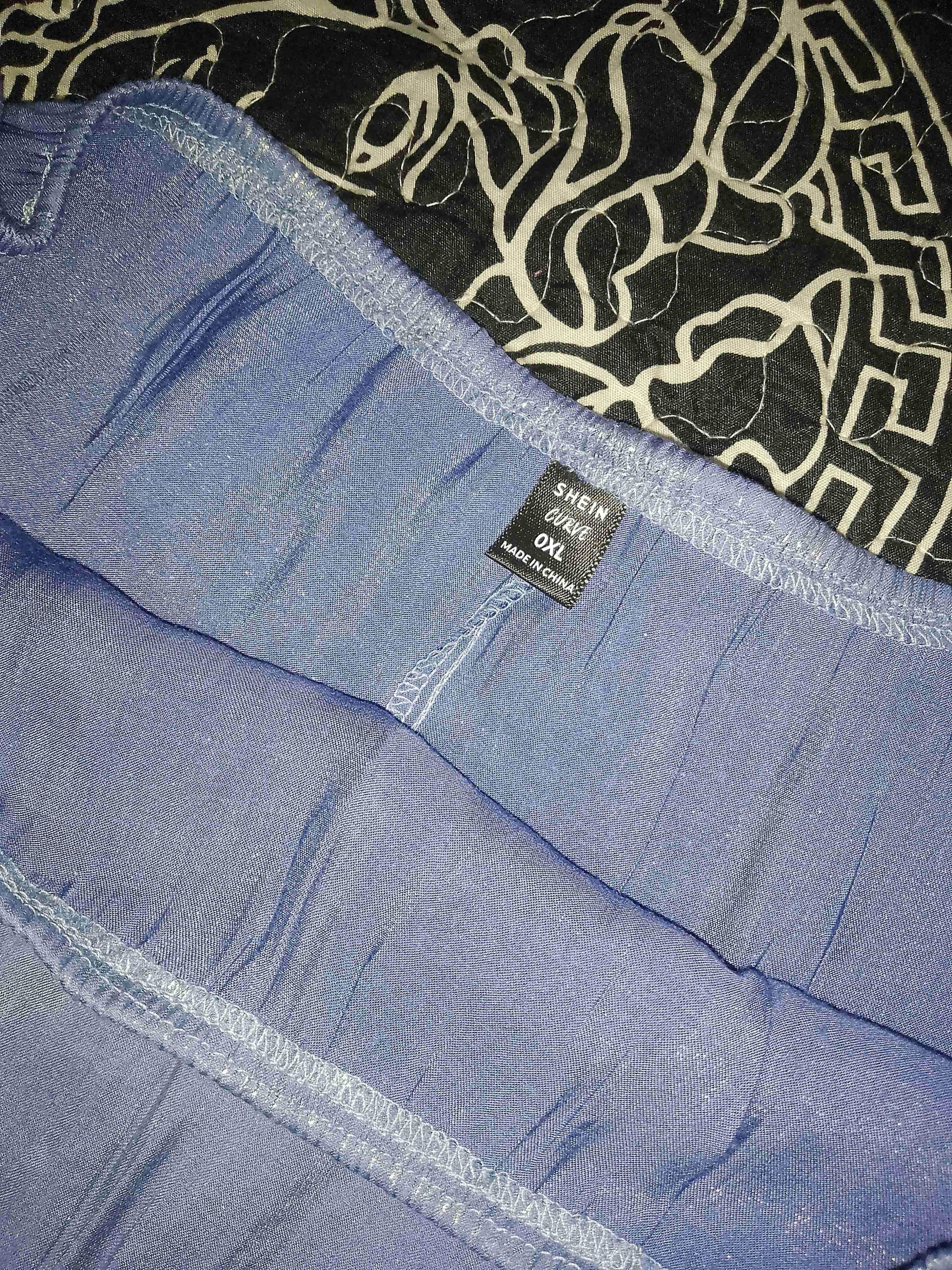 Blusa celeste con mangas abullonadas - miniatura 2