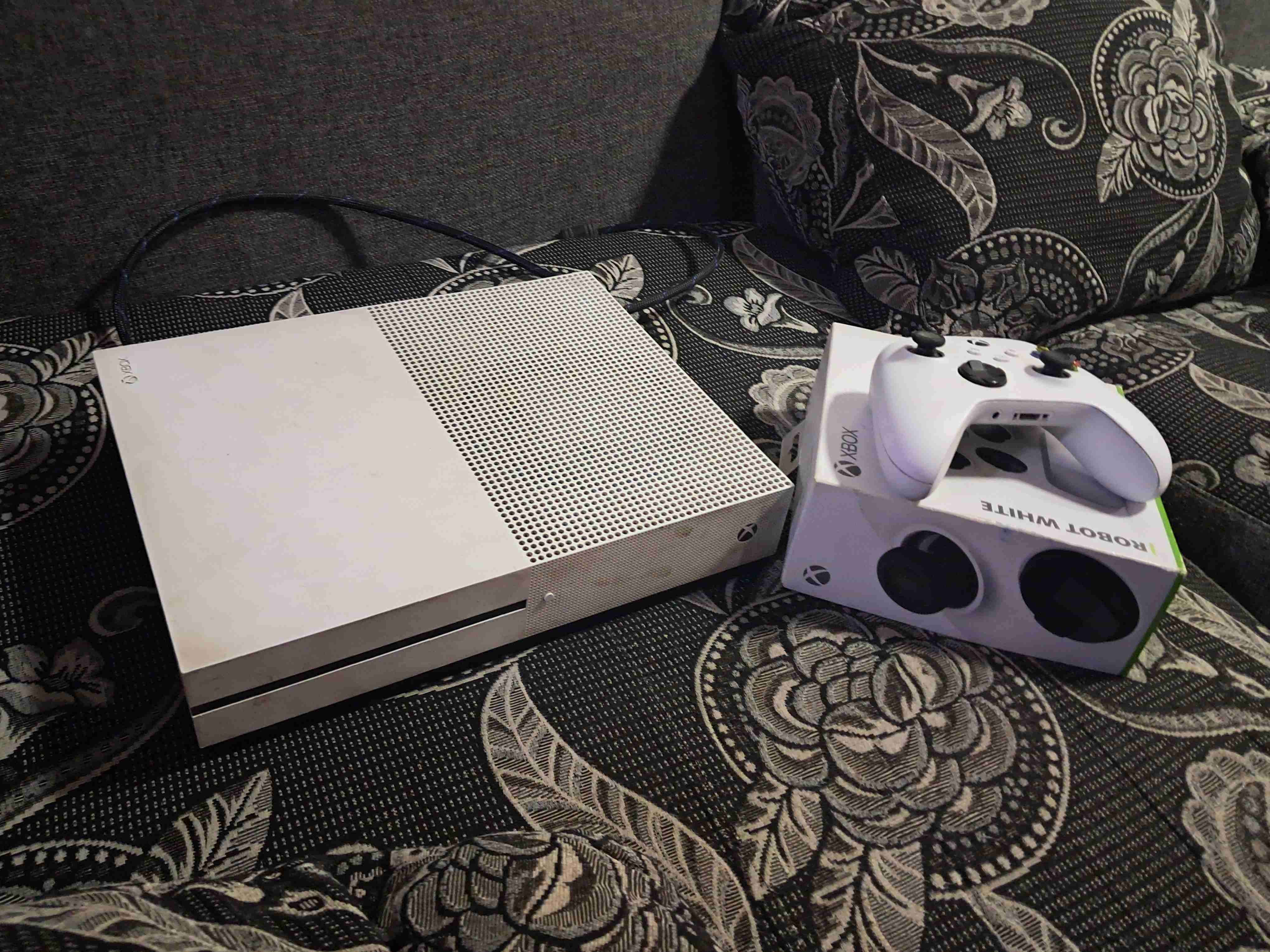 Consola Xbox One s 1tb con control - miniatura 1