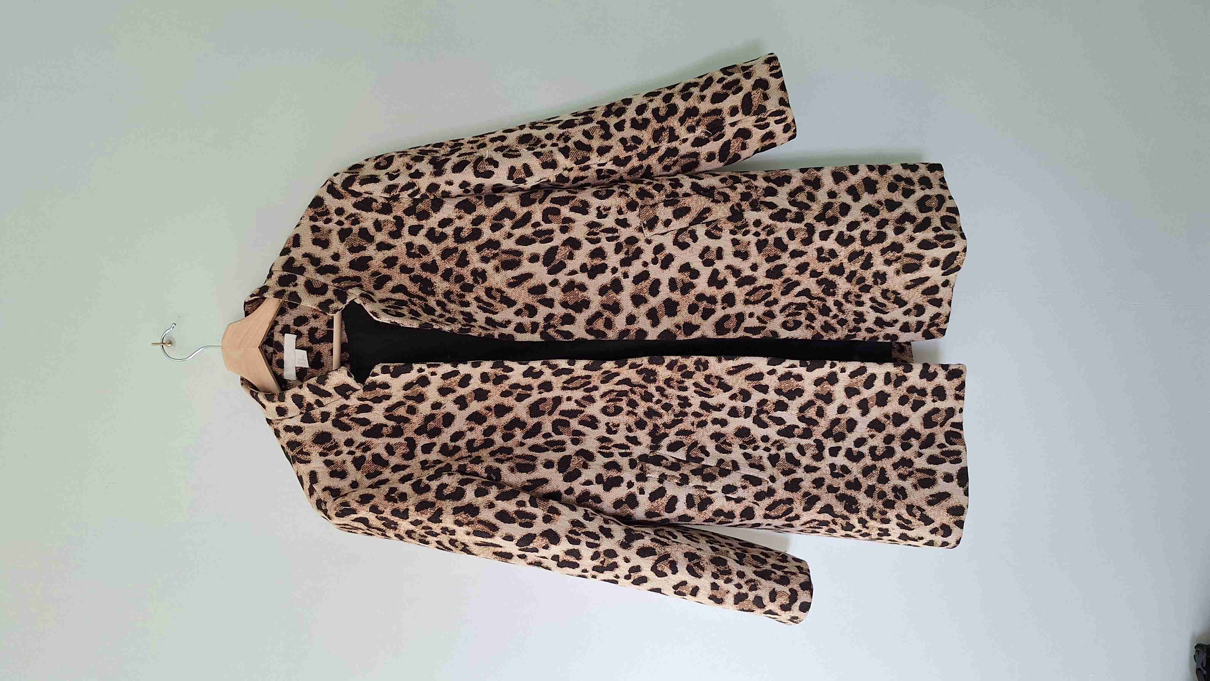 Abrigo h&m animal print talla 42 - miniatura 3