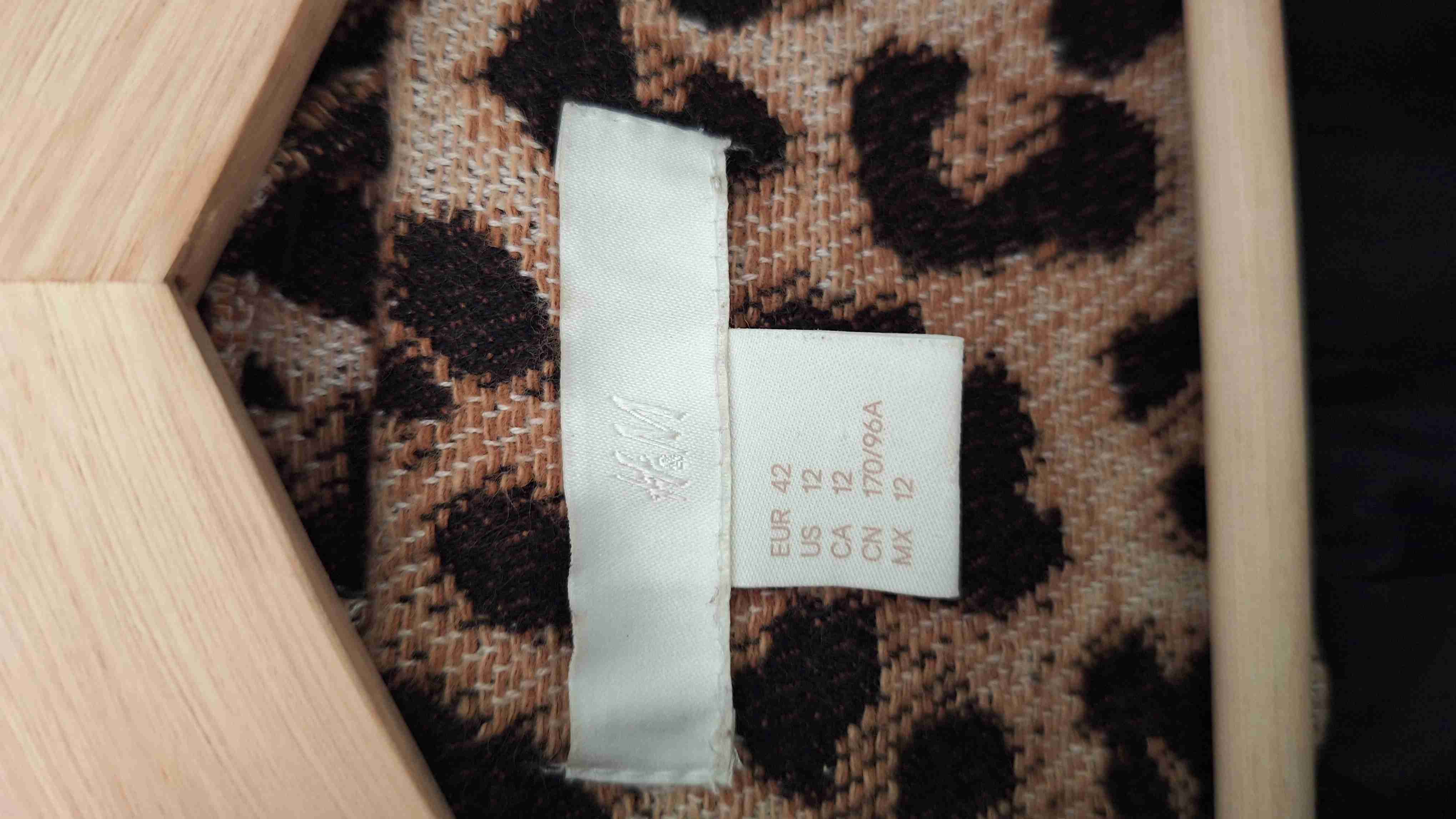 Abrigo h&m animal print talla 42 - miniatura 4