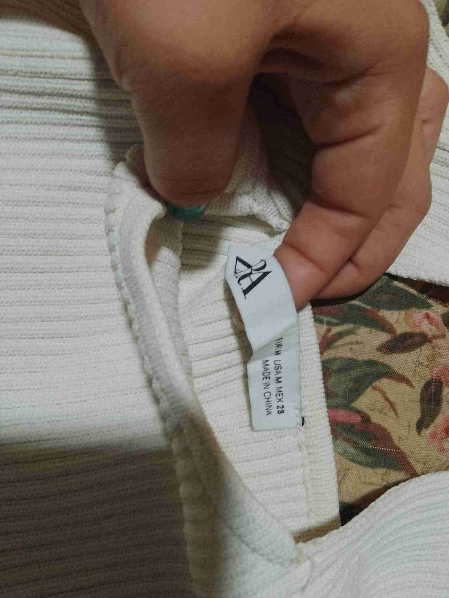 Polera blanca de canalé - miniatura 1